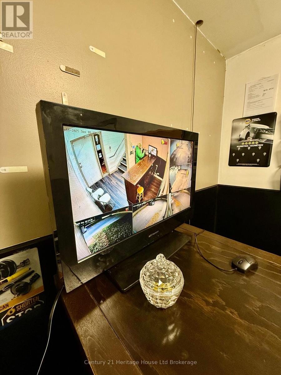 1 - 1033 Pattulo Avenue, Woodstock, Ontario N4V 1C8 - Photo 5 - X12466659