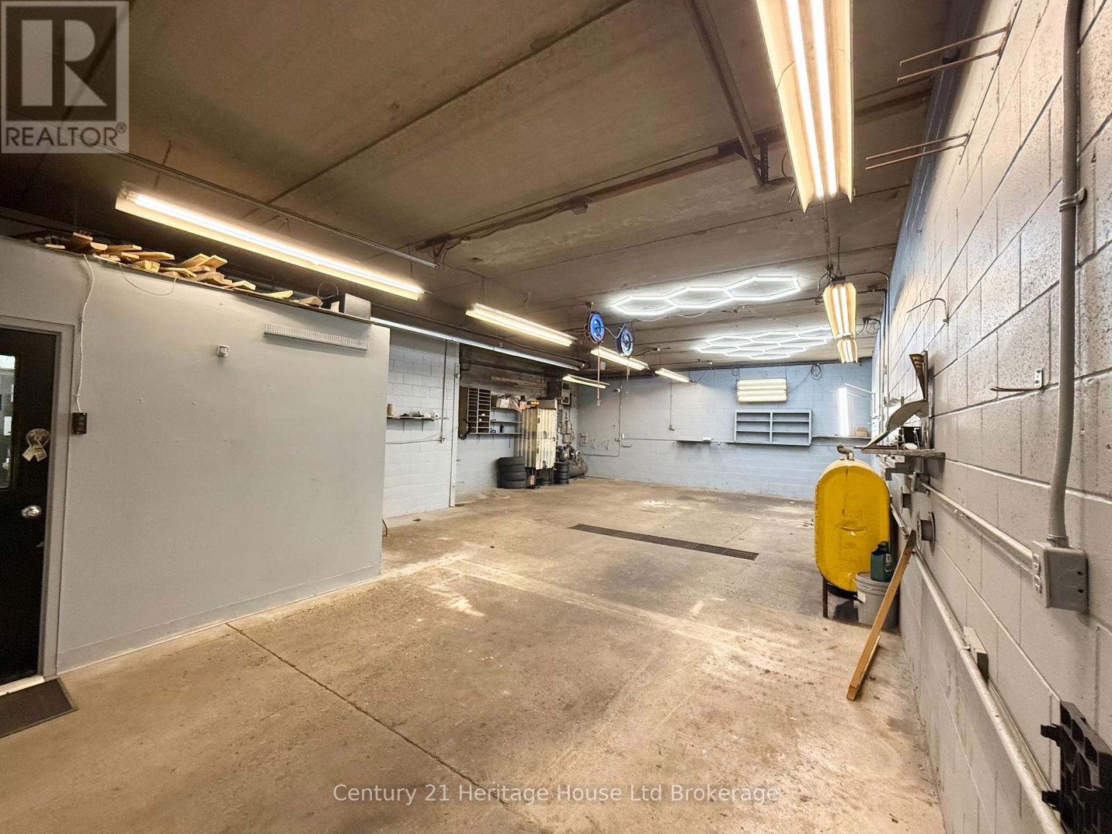 1 - 1033 Pattulo Avenue, Woodstock, Ontario N4V 1C8 - Photo 9 - X12466659