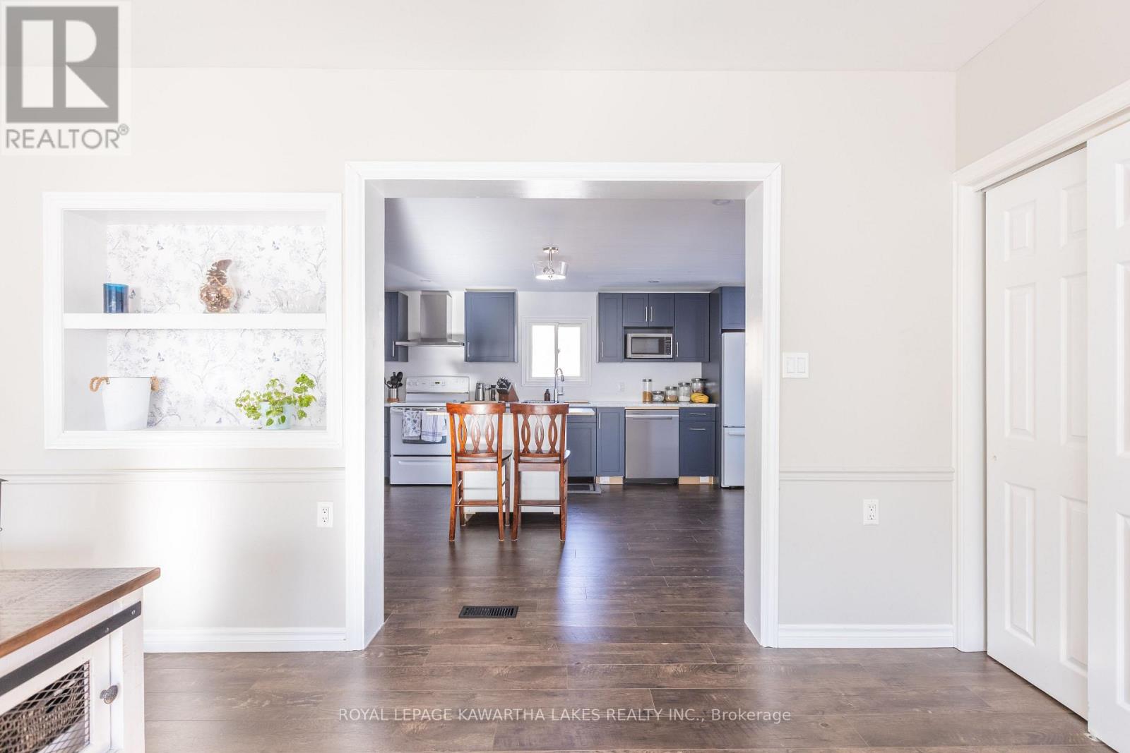 18 Hill Street, Kawartha Lakes, Ontario K9V 0H5 - Photo 12 - X12510914