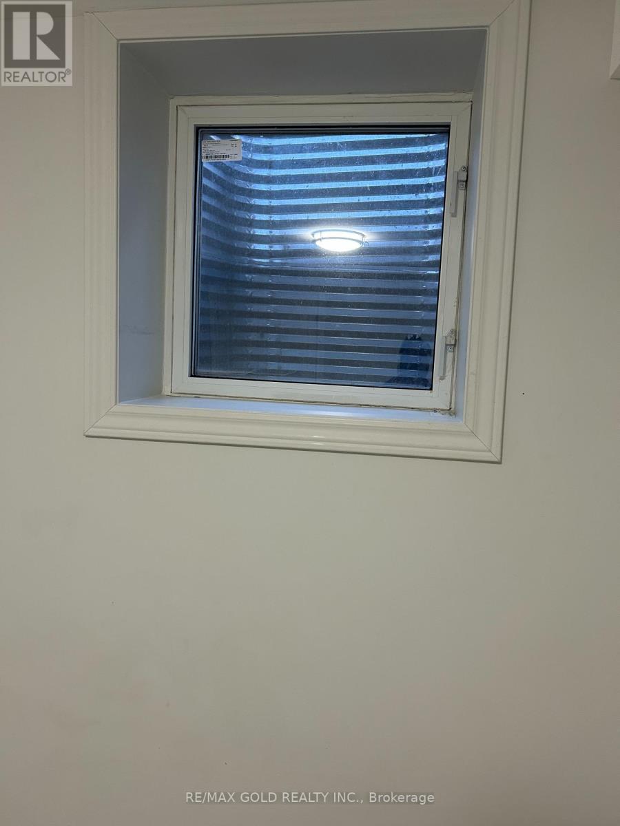 Bsmt - 40 Barr Crescent, Brampton, Ontario  L6Z 3E5 - Photo 10 - W12480222