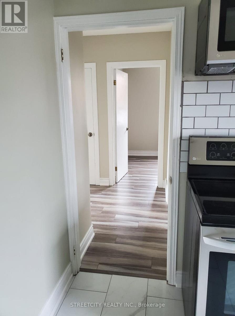 191 Broadway Street, Mississauga, Ontario L5M 1H8 - Photo 2 - W12510870