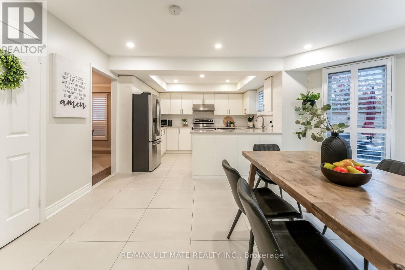 1689 Copseholm Trail, Mississauga, Ontario  L4W 2C1 - Photo 13 - W12479661