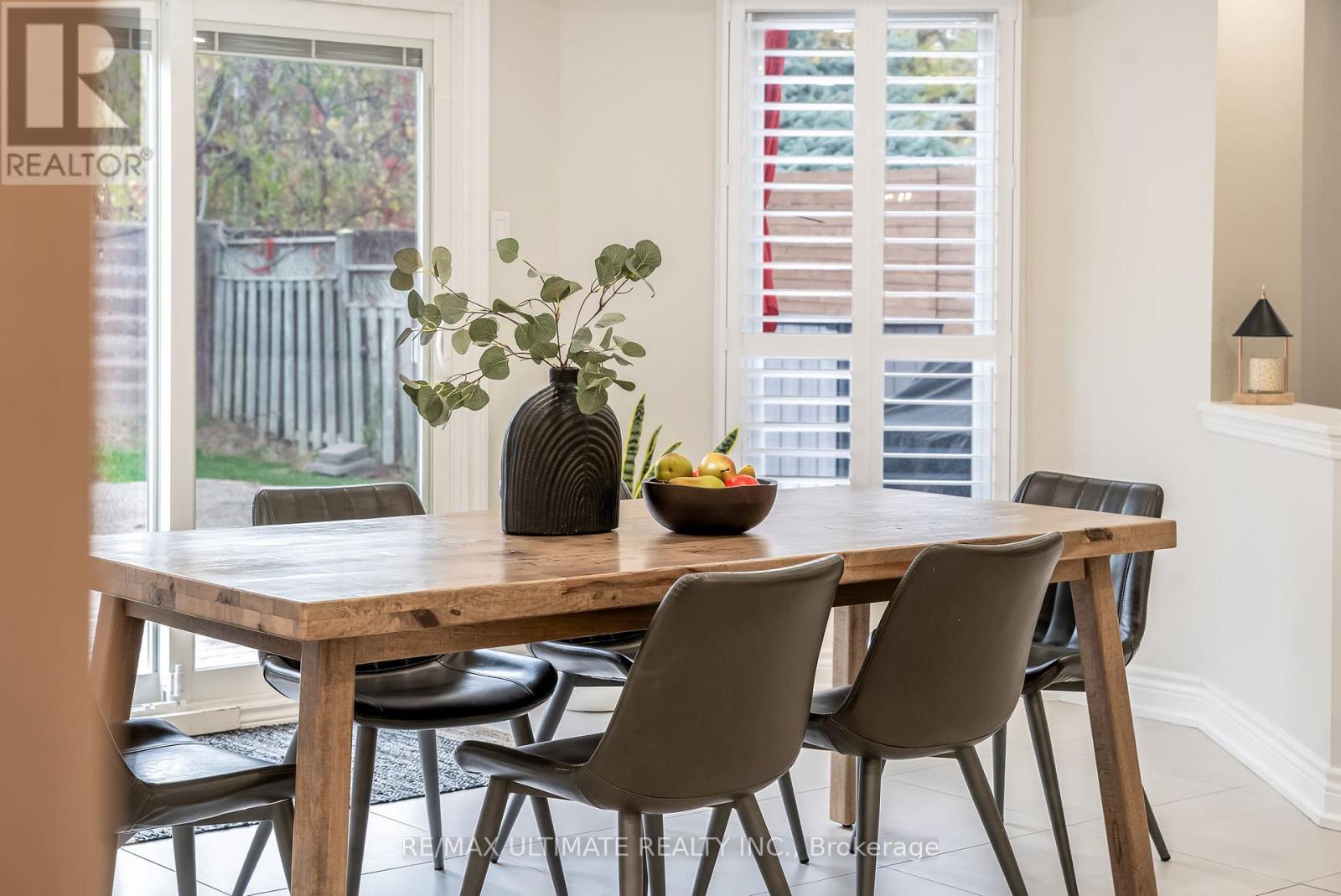 1689 Copseholm Trail, Mississauga, Ontario  L4W 2C1 - Photo 14 - W12479661