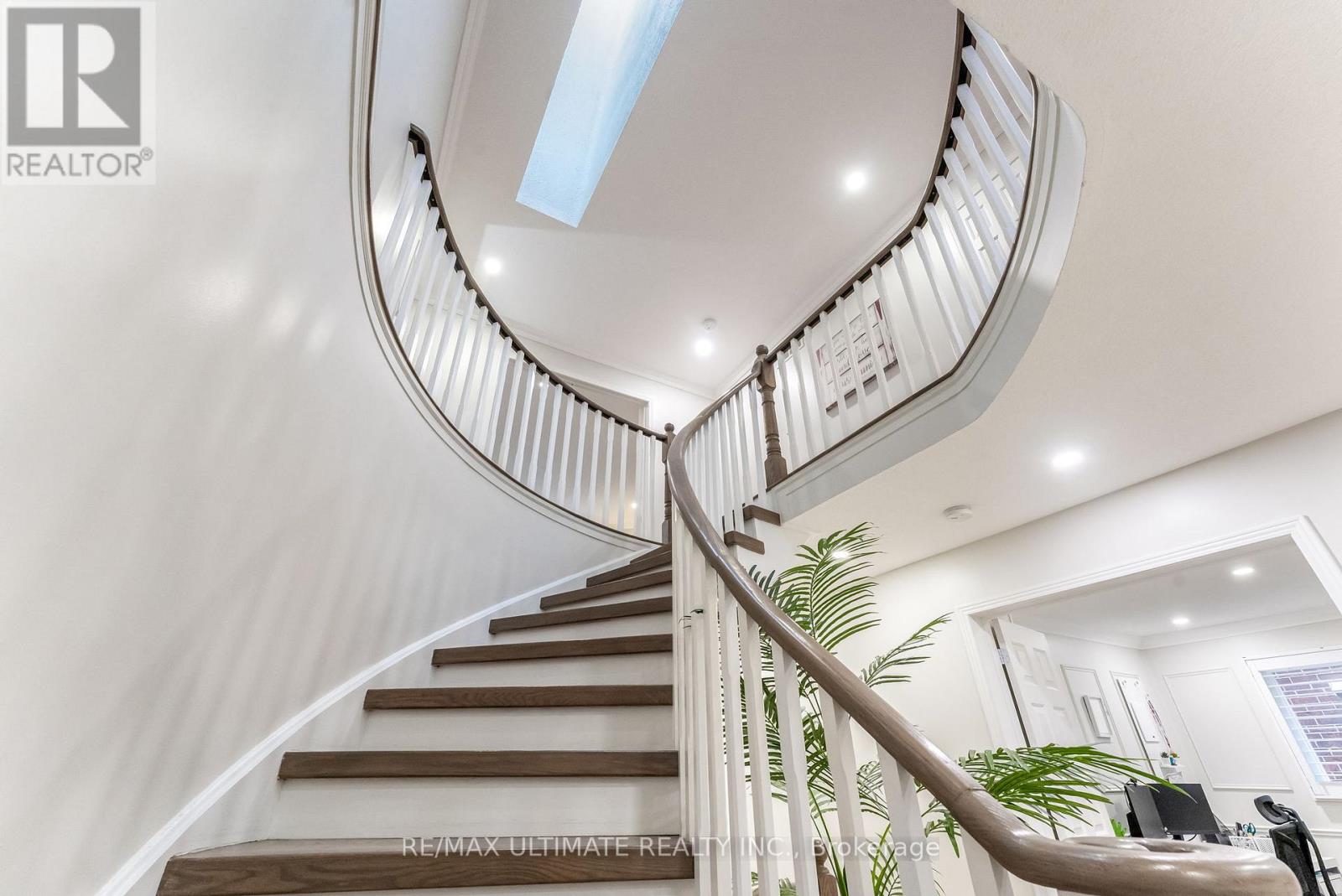 1689 Copseholm Trail, Mississauga, Ontario  L4W 2C1 - Photo 22 - W12479661