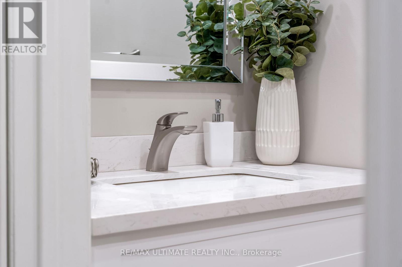 1689 Copseholm Trail, Mississauga, Ontario  L4W 2C1 - Photo 21 - W12479661