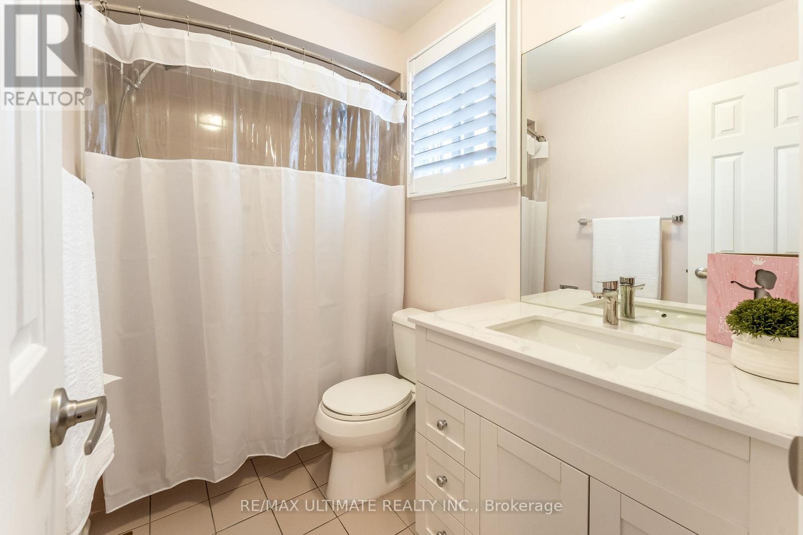 1689 Copseholm Trail, Mississauga, Ontario  L4W 2C1 - Photo 32 - W12479661