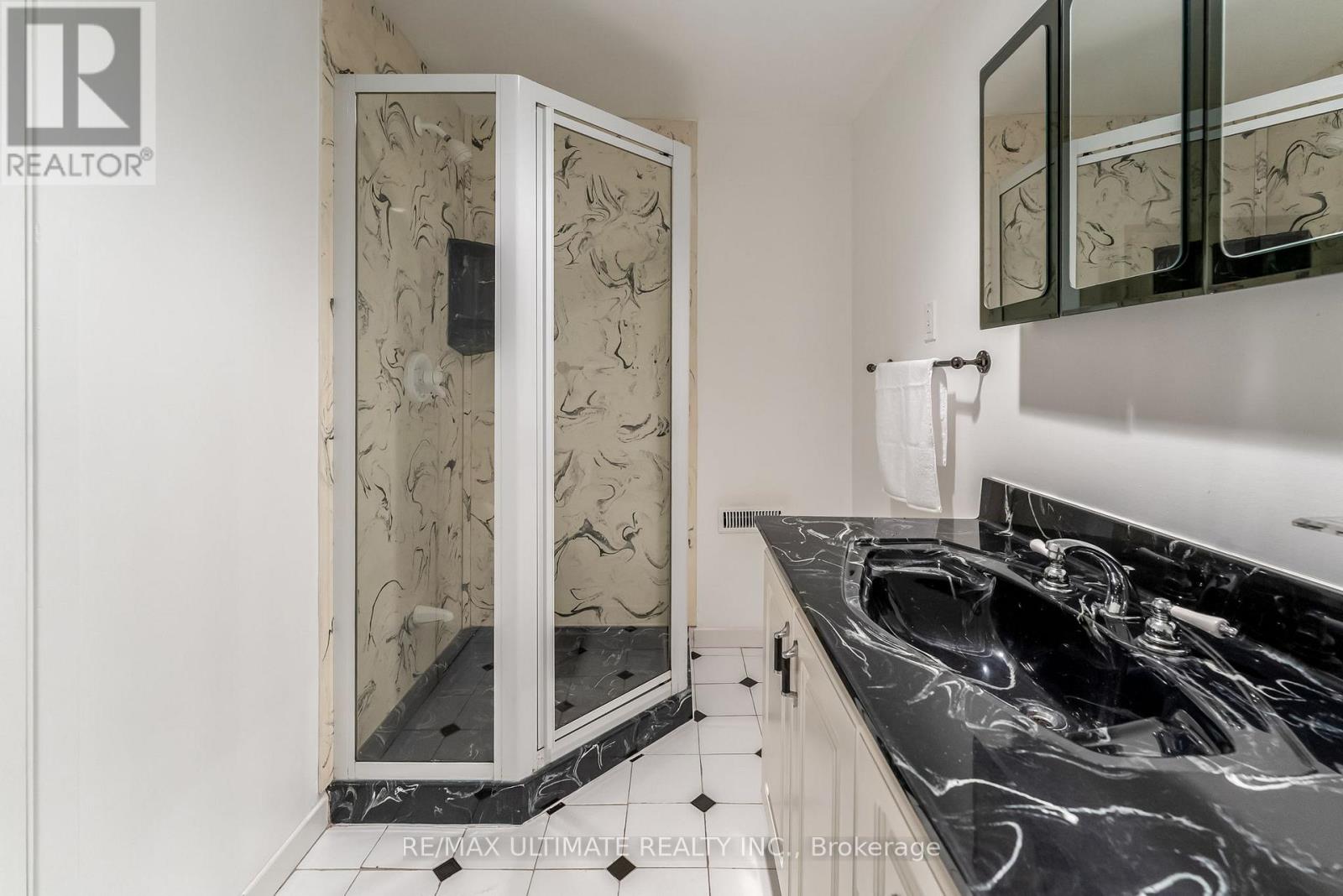 1689 Copseholm Trail, Mississauga, Ontario  L4W 2C1 - Photo 40 - W12479661