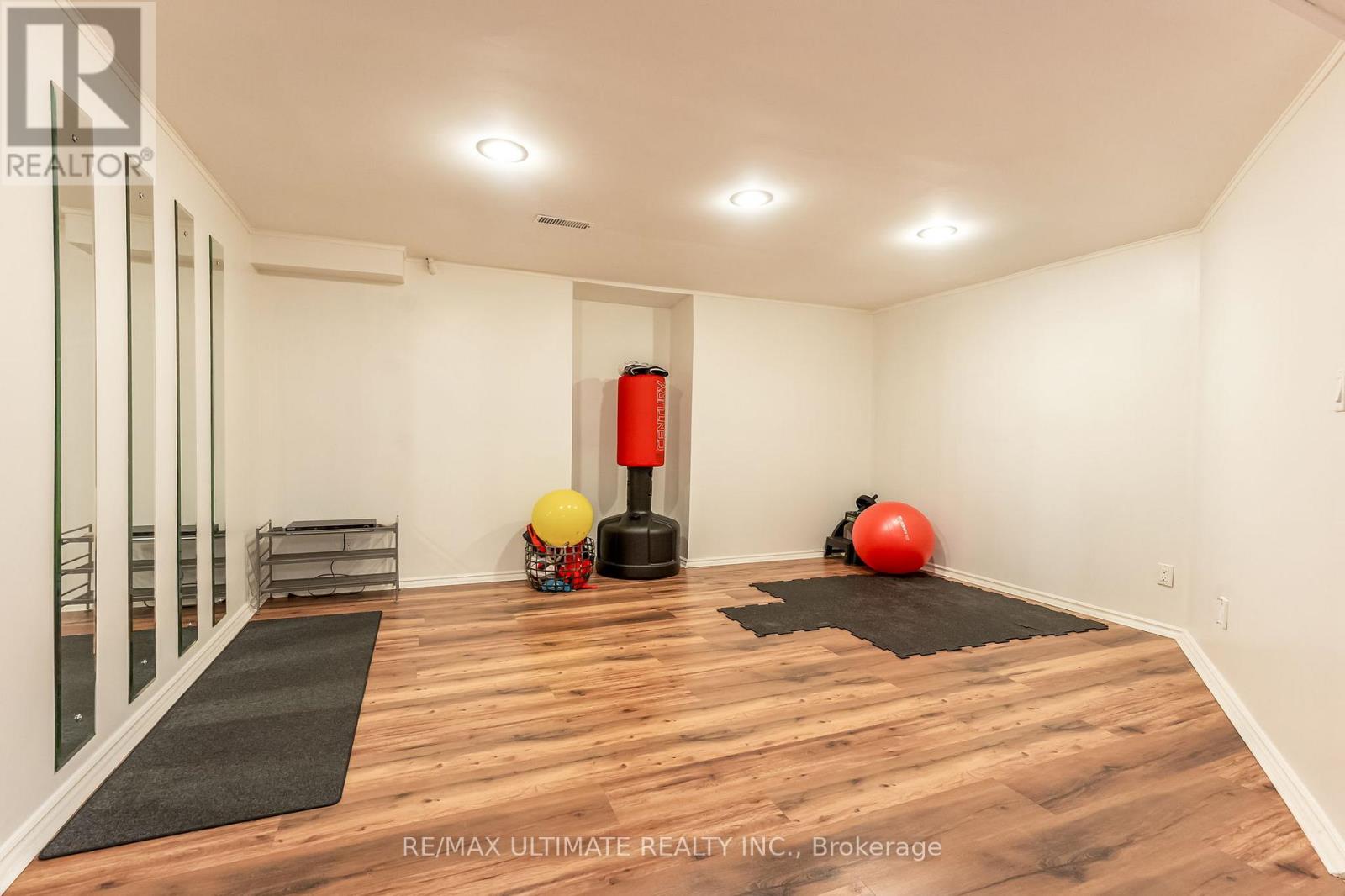 1689 Copseholm Trail, Mississauga, Ontario  L4W 2C1 - Photo 41 - W12479661