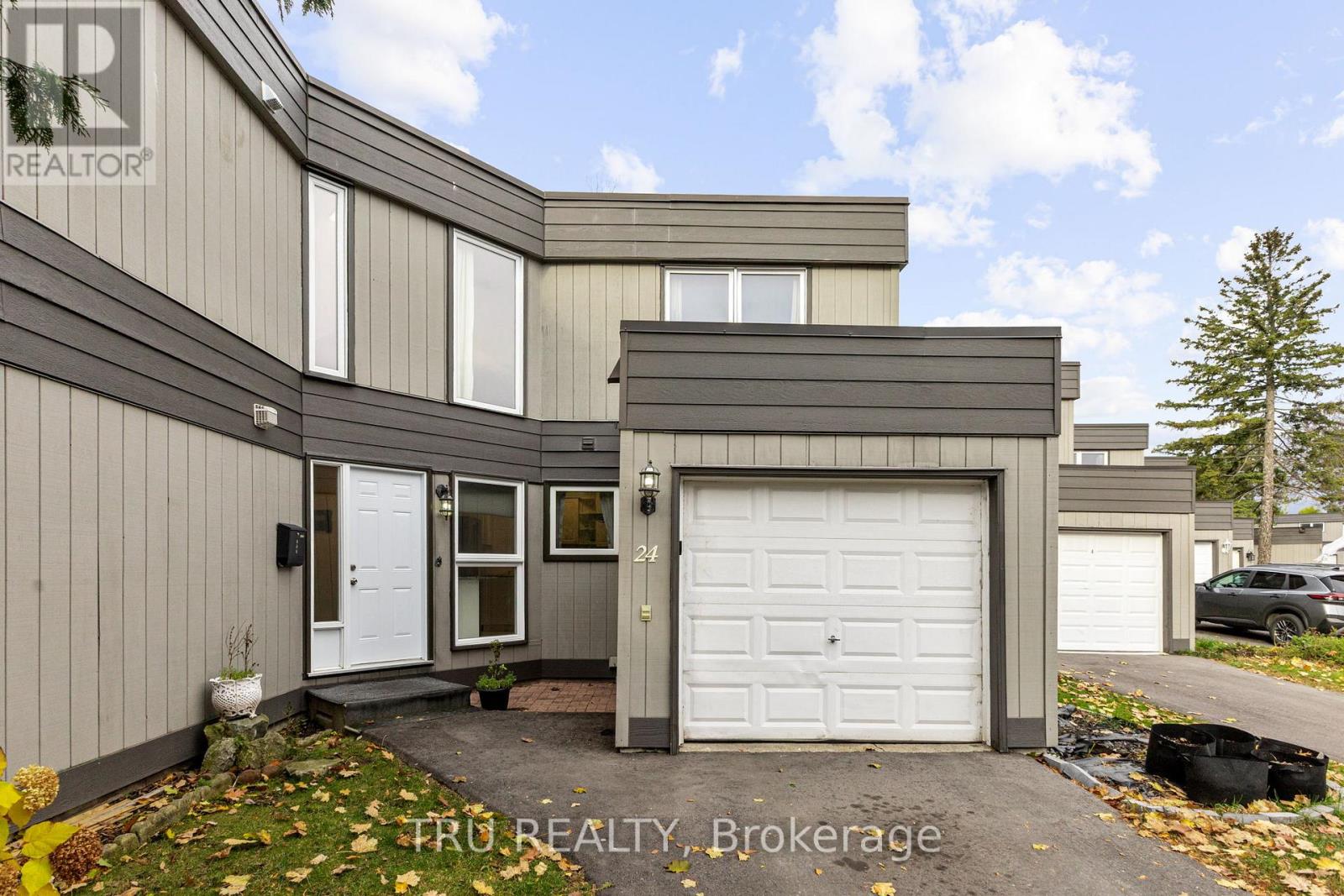 37 - 24 Compata Way, Ottawa, Ontario  K1B 4W9 - Photo 2 - X12510974