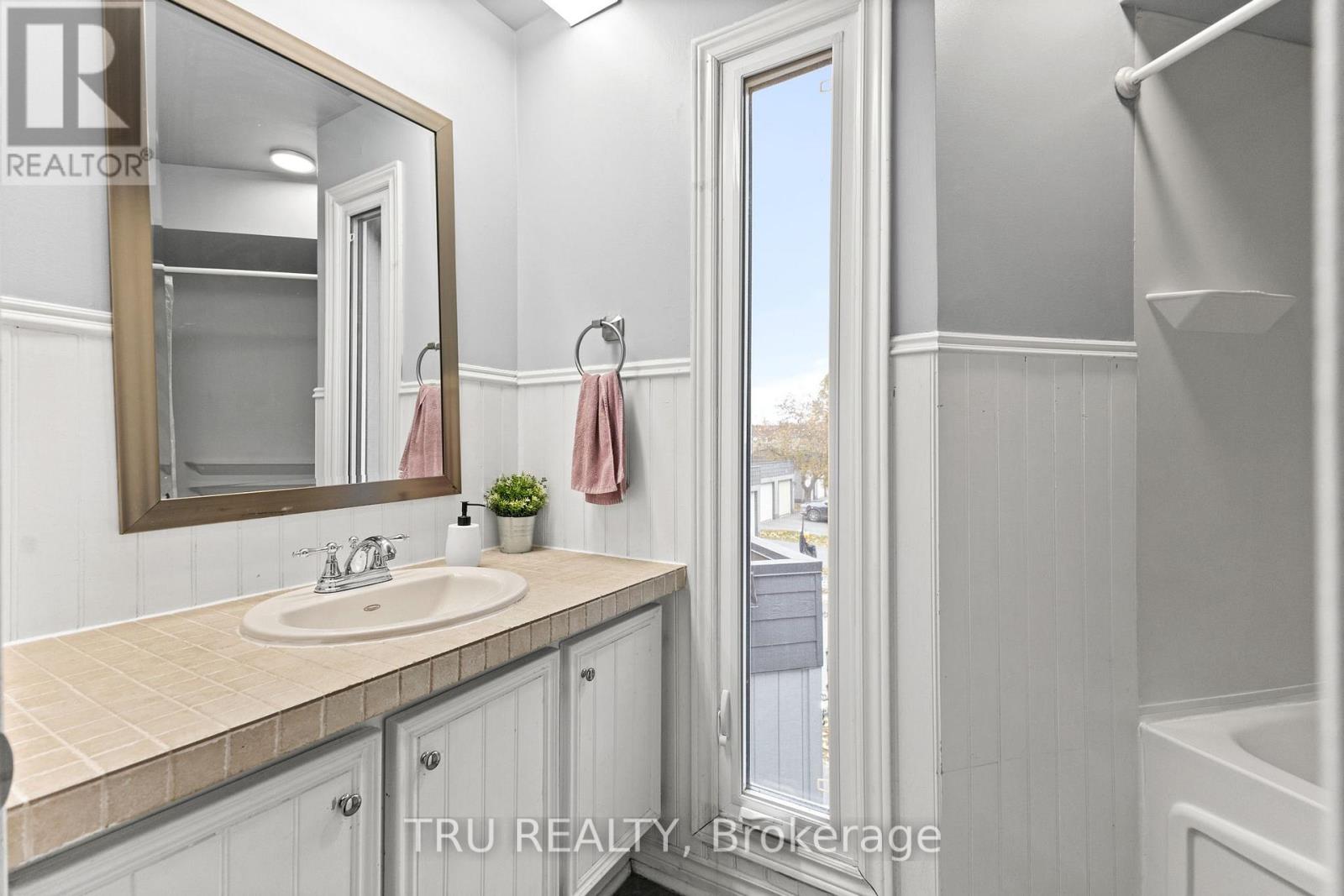 37 - 24 Compata Way, Ottawa, Ontario  K1B 4W9 - Photo 27 - X12510974