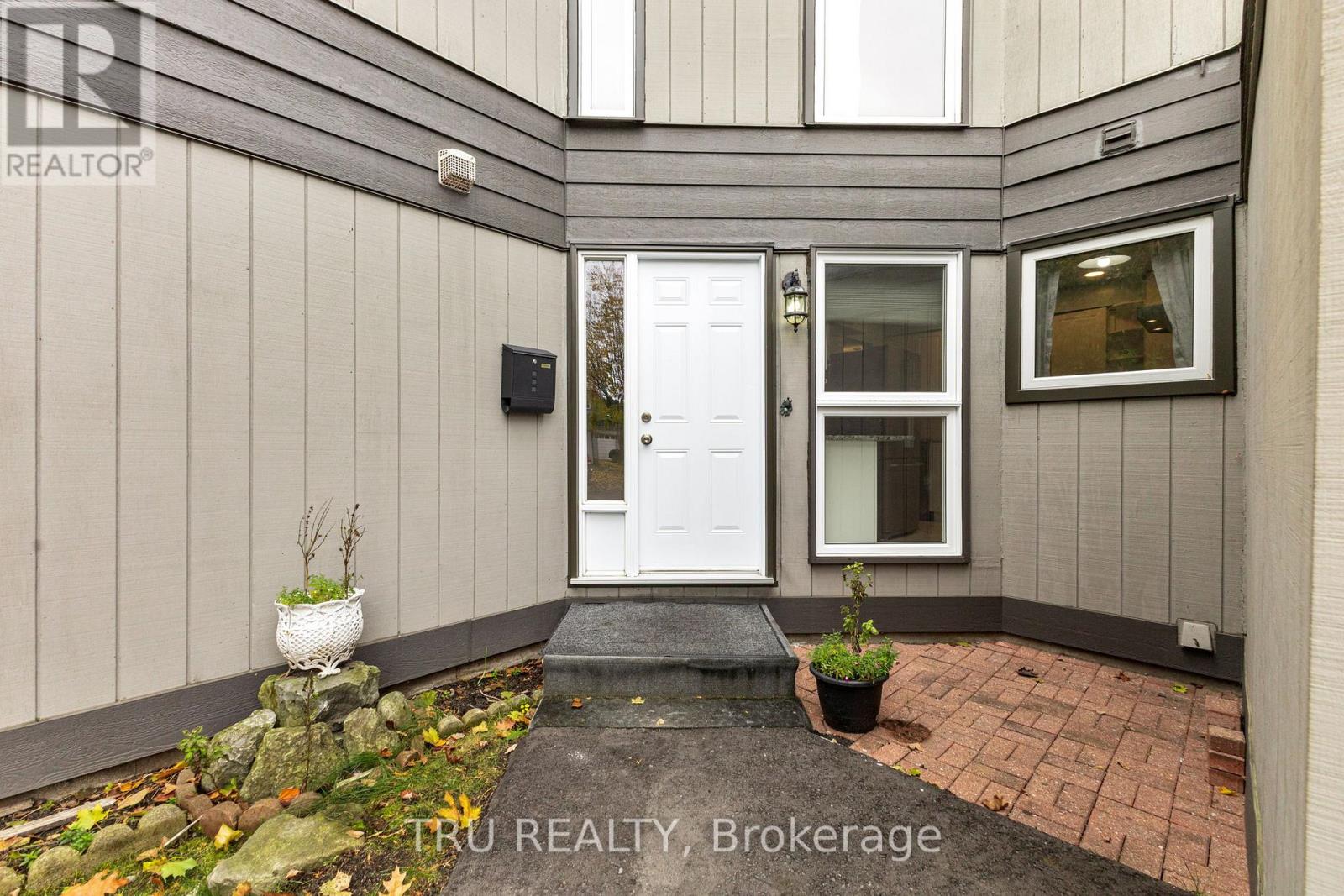 37 - 24 Compata Way, Ottawa, Ontario  K1B 4W9 - Photo 3 - X12510974