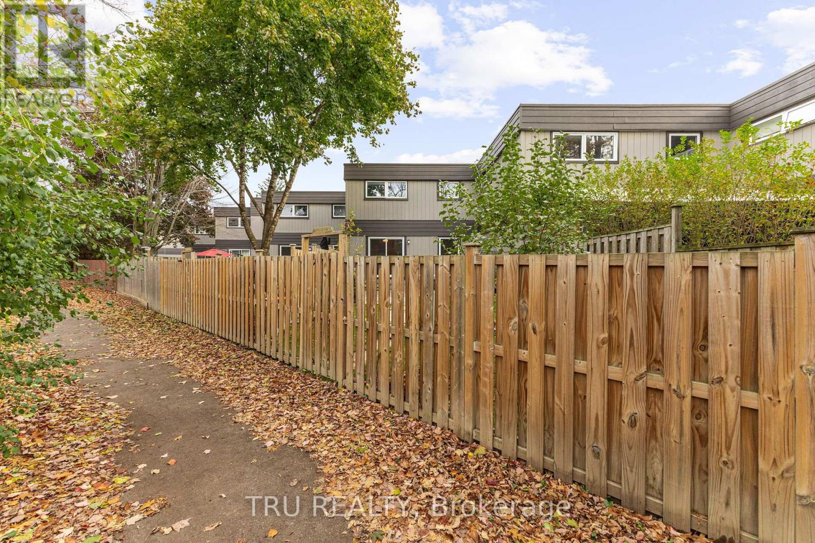 37 - 24 Compata Way, Ottawa, Ontario  K1B 4W9 - Photo 38 - X12510974