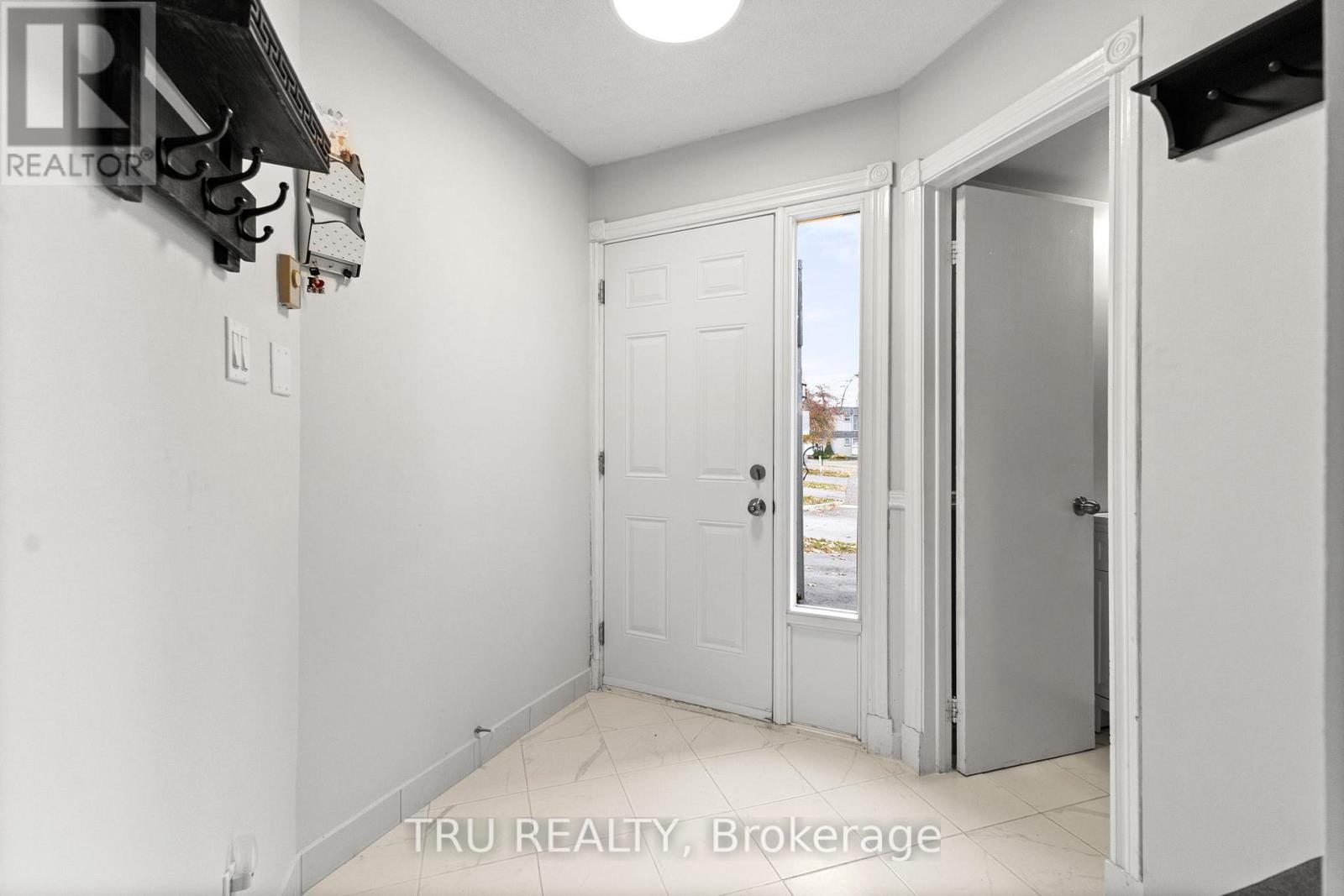 37 - 24 Compata Way, Ottawa, Ontario  K1B 4W9 - Photo 4 - X12510974