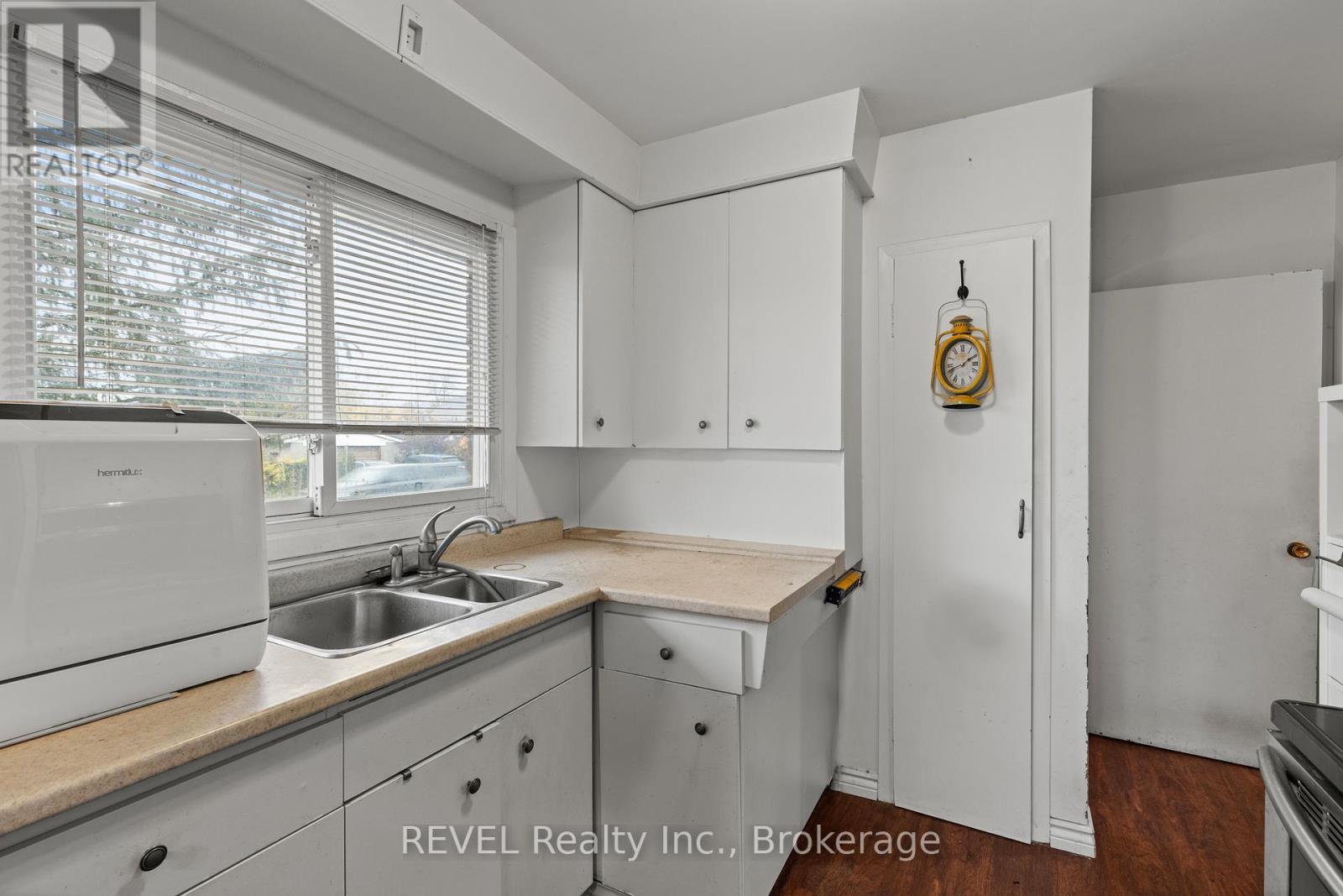 203 Kilgour Avenue, Welland, Ontario L3C 2R1 - Photo 7 - X12510910