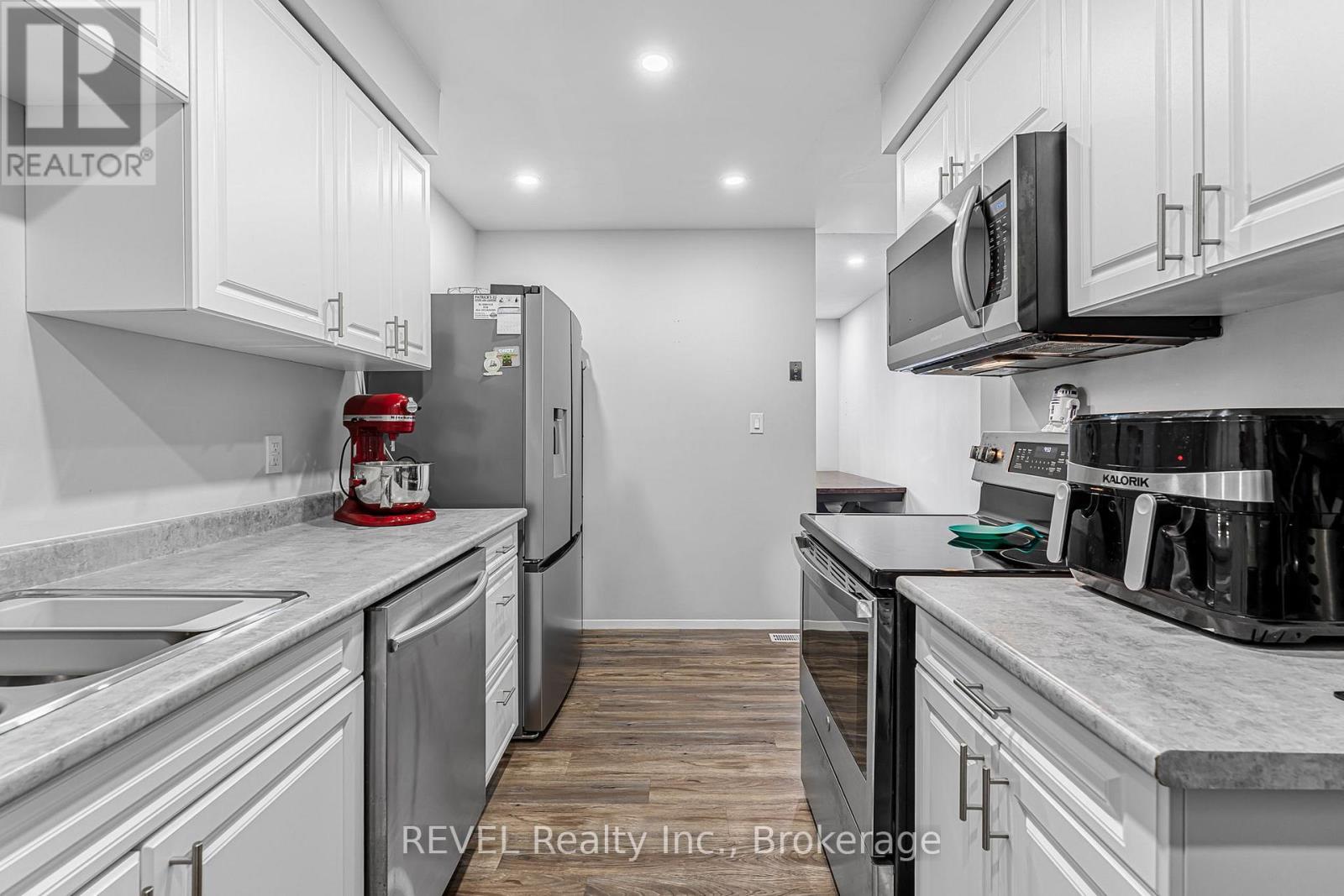 254 - 195 Denistoun Street, Welland, Ontario  L3C 6J6 - Photo 8 - X12510912