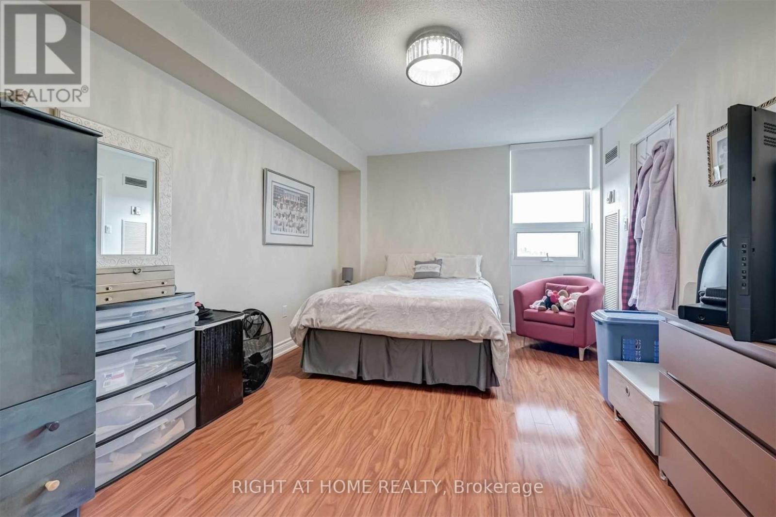 2005 - 75 Graydon Hall Drive, Toronto, Ontario  M3A 3M5 - Photo 12 - C12510902