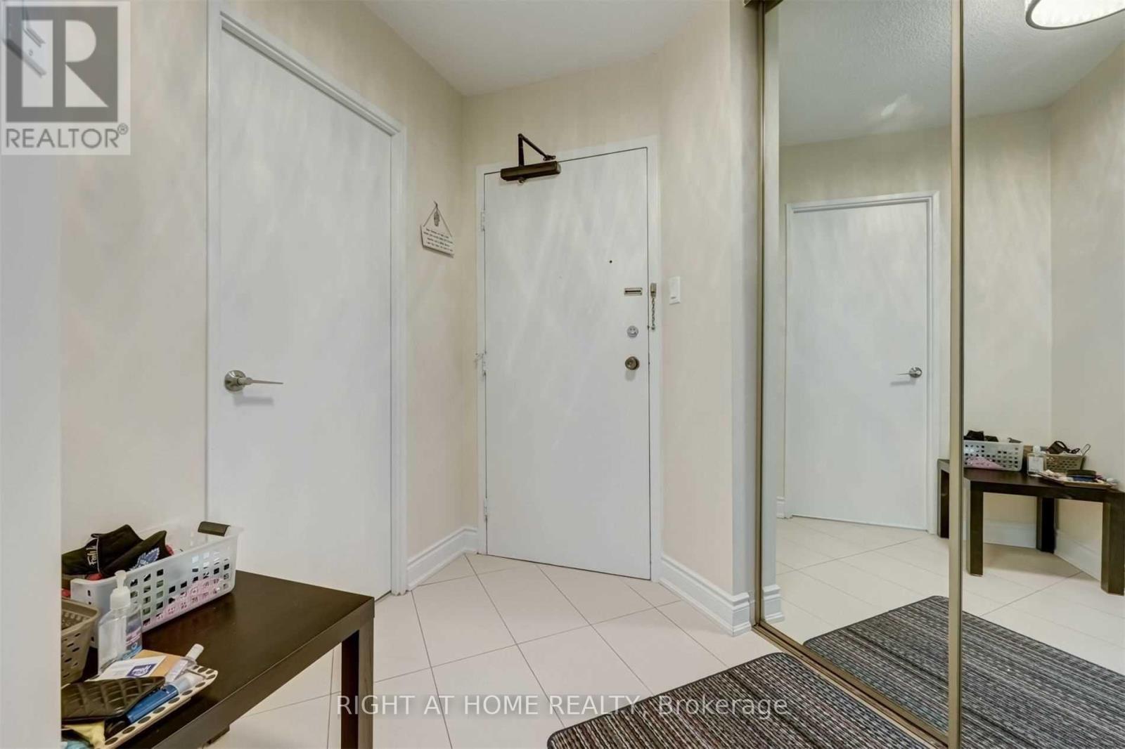 2005 - 75 Graydon Hall Drive, Toronto, Ontario  M3A 3M5 - Photo 3 - C12510902