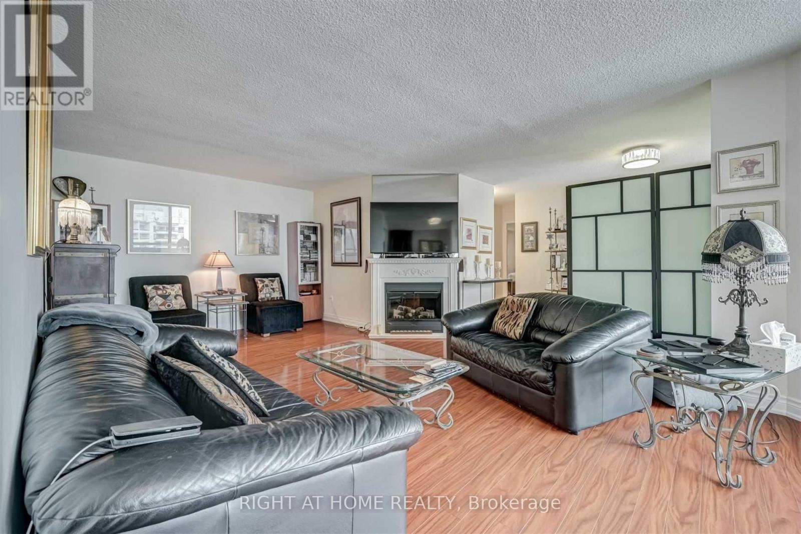 2005 - 75 Graydon Hall Drive, Toronto, Ontario  M3A 3M5 - Photo 7 - C12510902