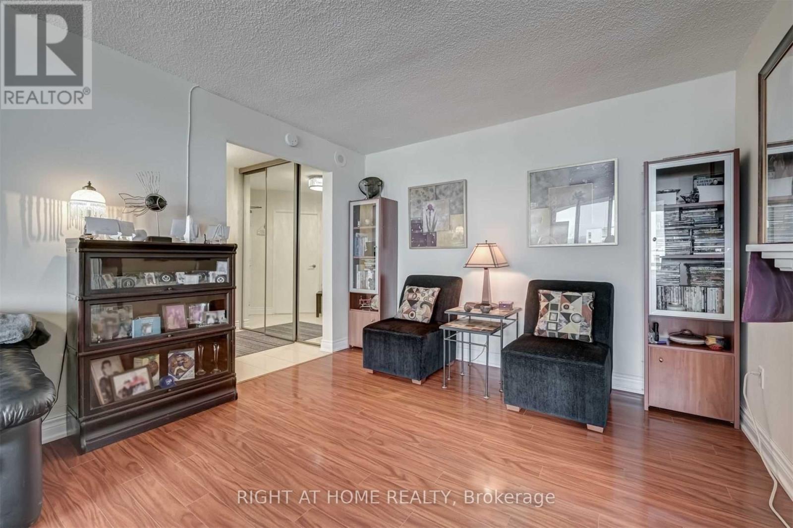 2005 - 75 Graydon Hall Drive, Toronto, Ontario  M3A 3M5 - Photo 8 - C12510902