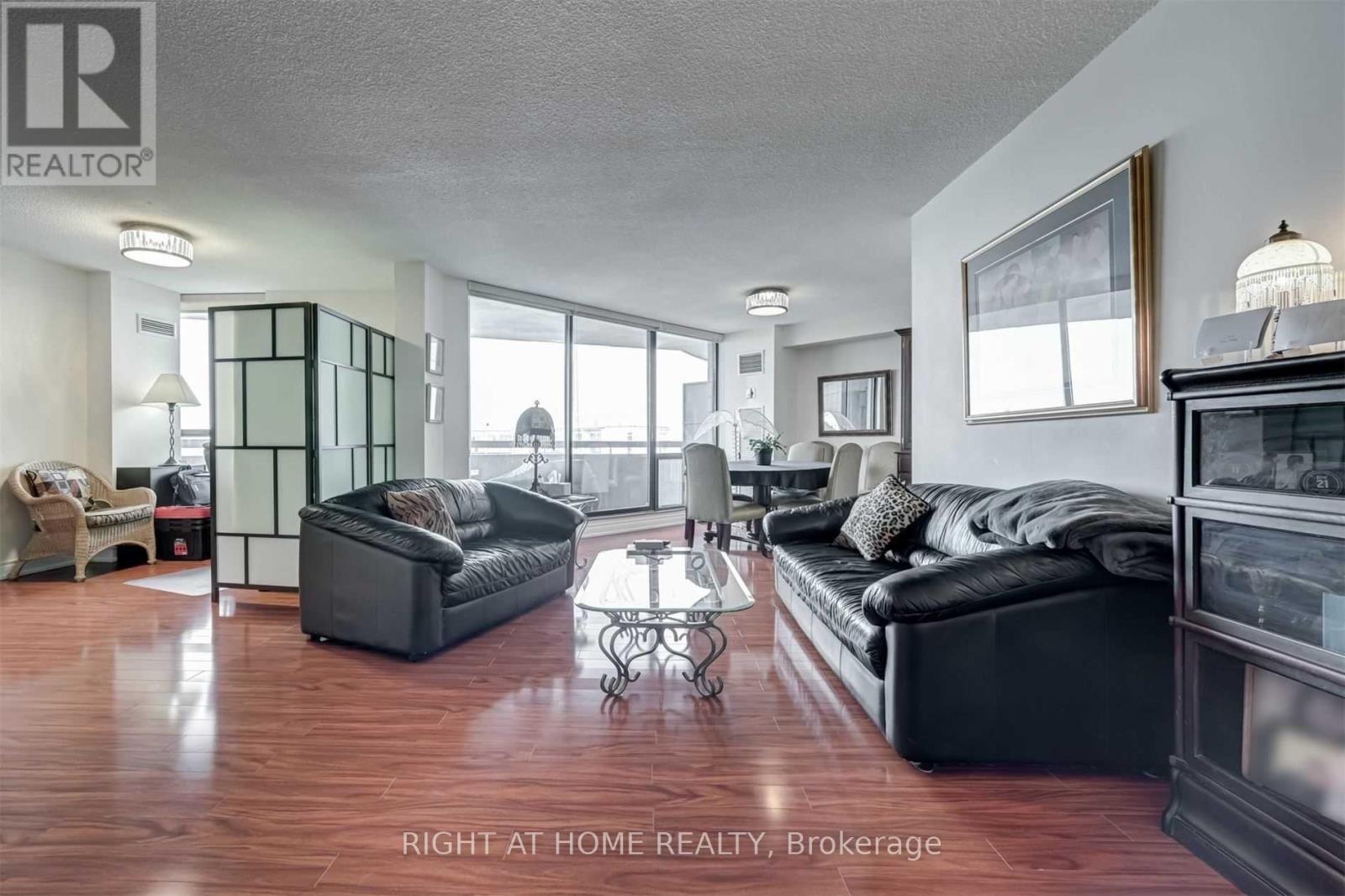 2005 - 75 Graydon Hall Drive, Toronto, Ontario  M3A 3M5 - Photo 9 - C12510902