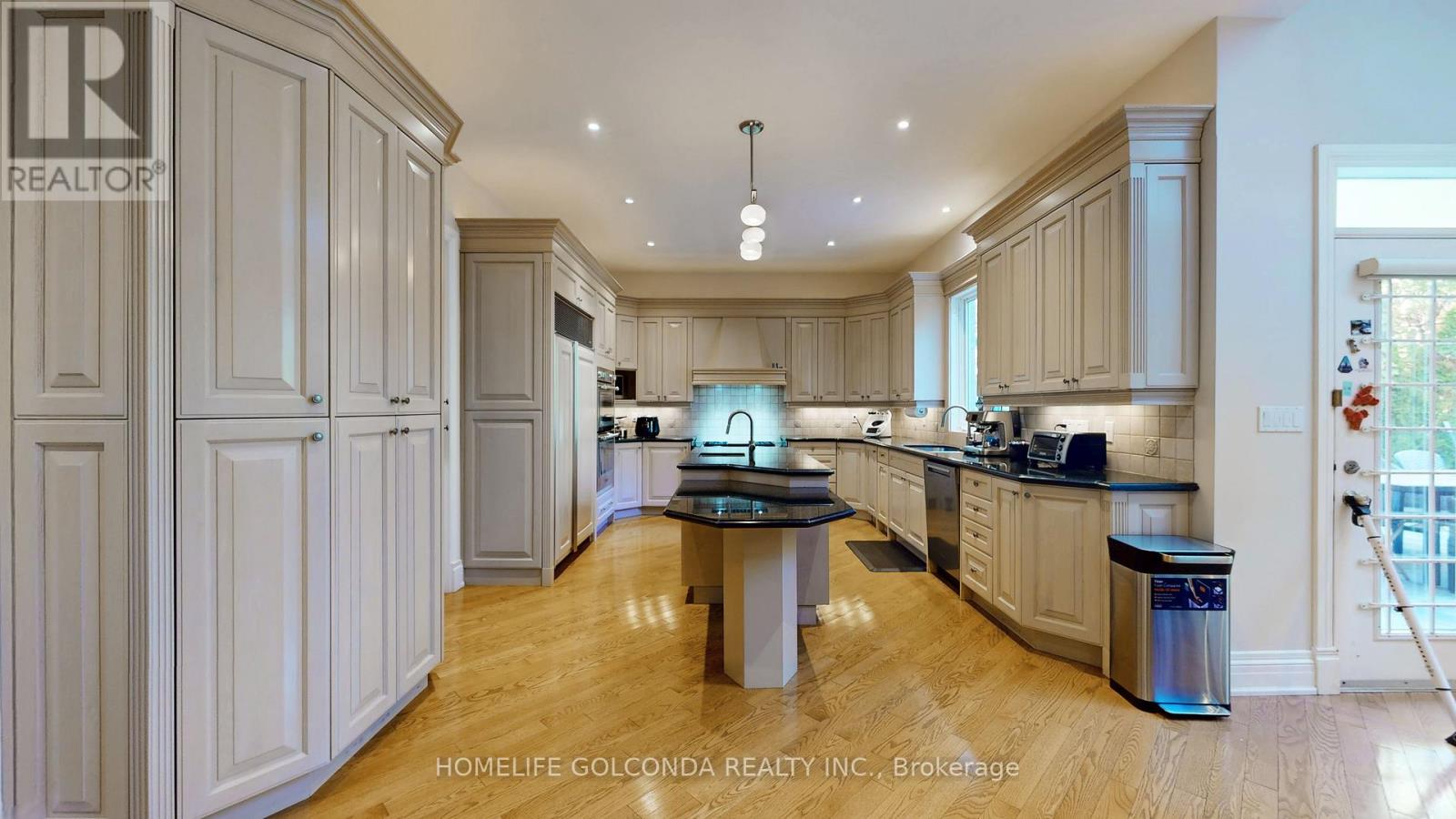 164 Owen Boulevard, Toronto, Ontario  M2P 1G7 - Photo 13 - C12510928