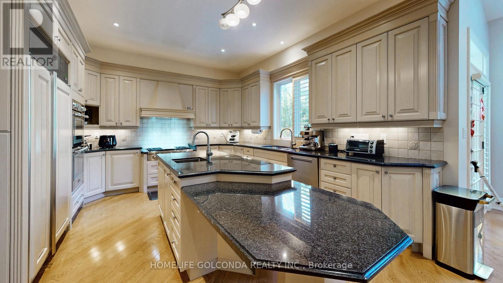 164 Owen Boulevard, Toronto, Ontario  M2P 1G7 - Photo 14 - C12510928