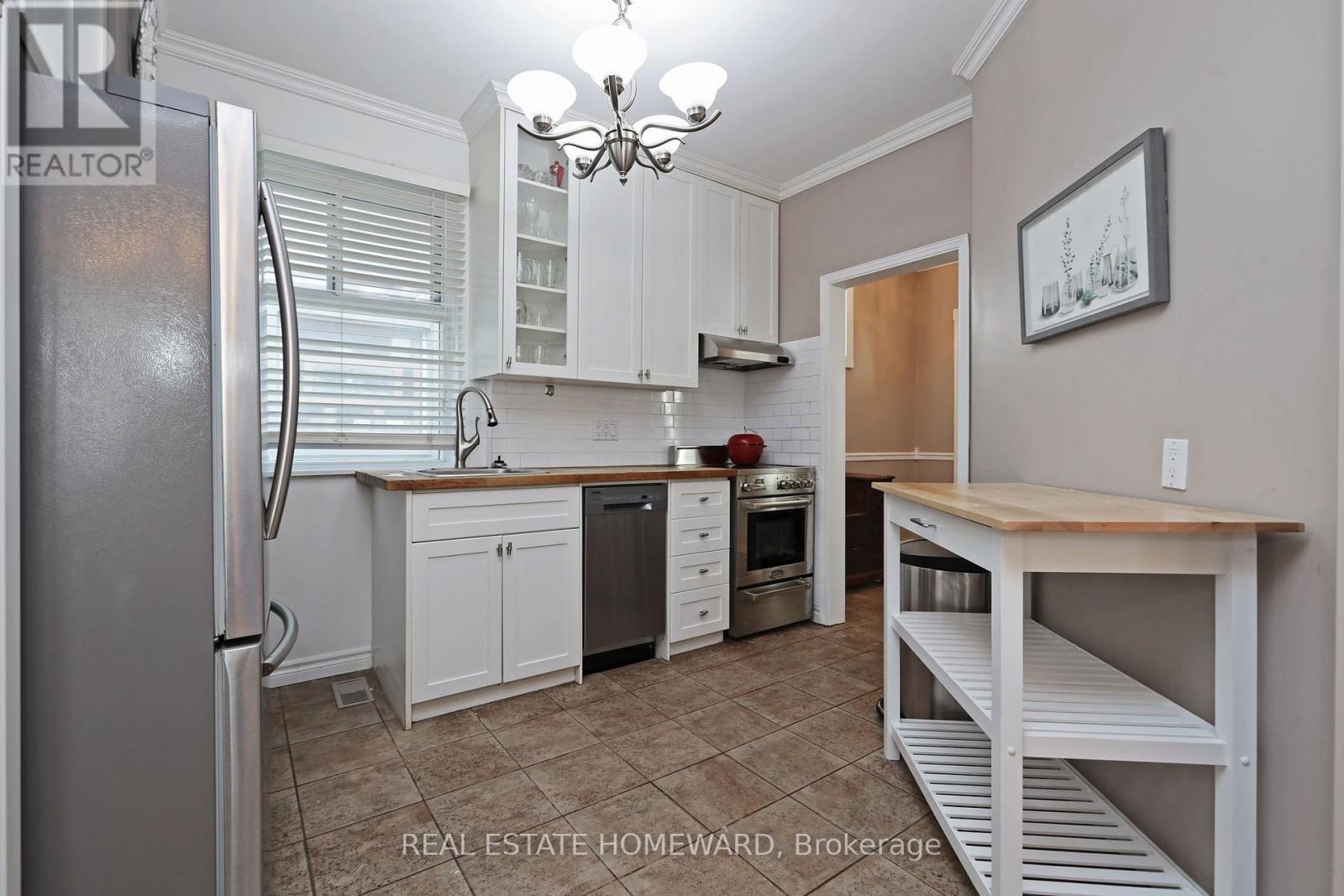 179 Woodfield Road, Toronto, Ontario  M4L 2W8 - Photo 11 - E12510908