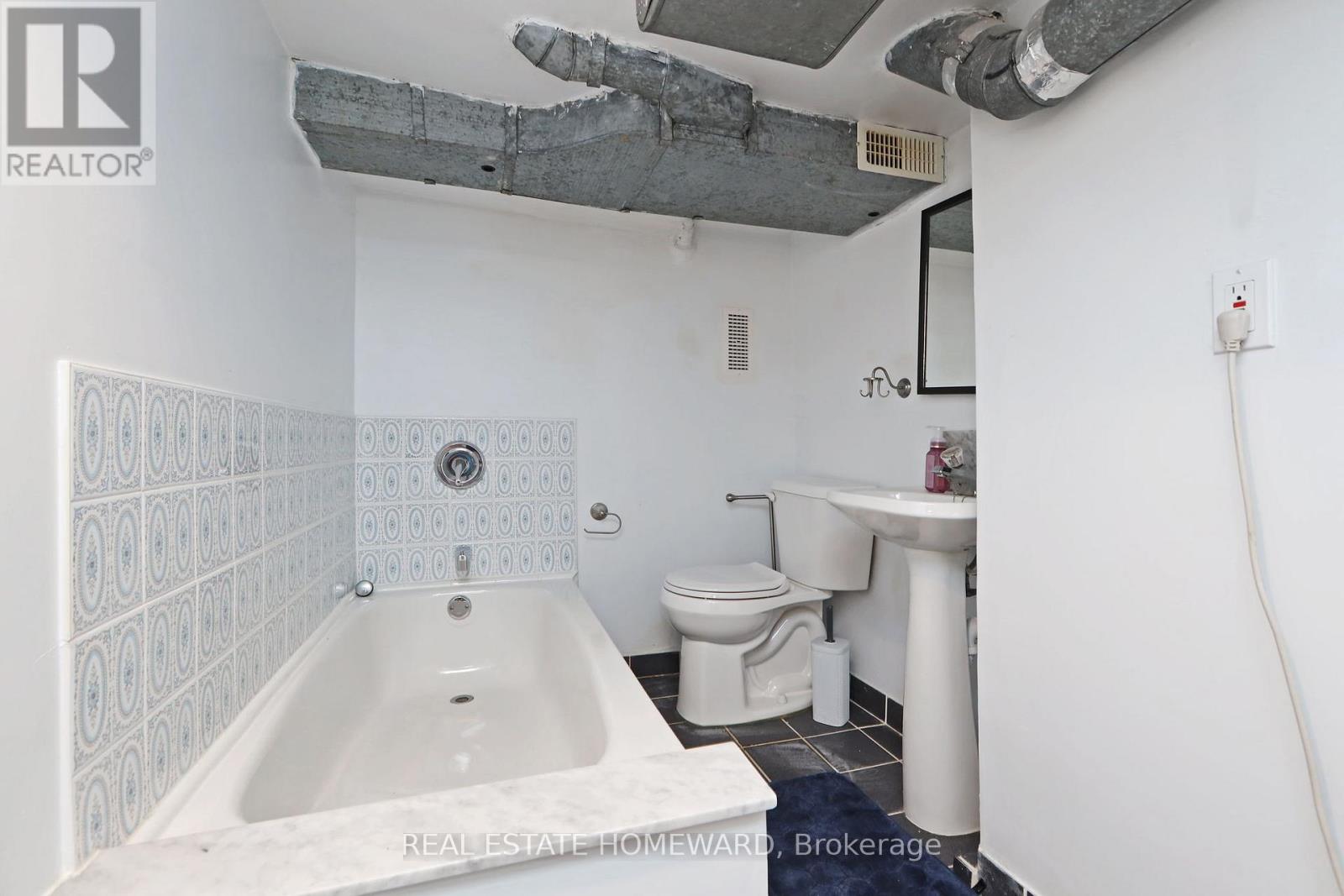 179 Woodfield Road, Toronto, Ontario  M4L 2W8 - Photo 23 - E12510908