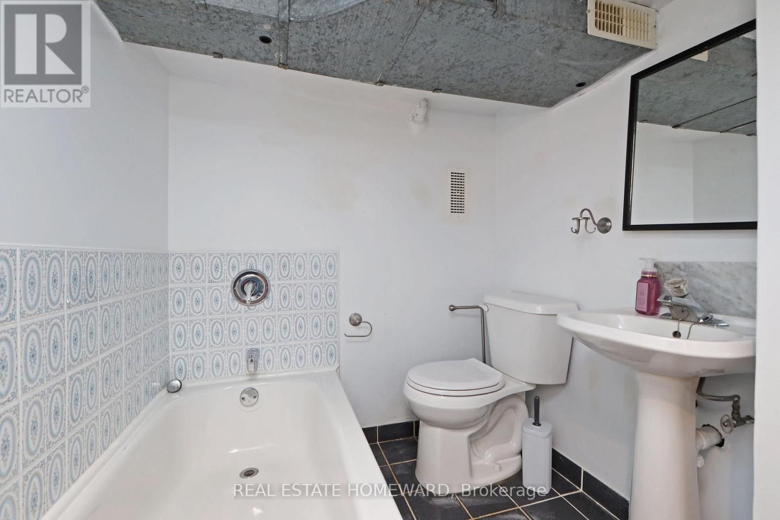 179 Woodfield Road, Toronto, Ontario  M4L 2W8 - Photo 24 - E12510908