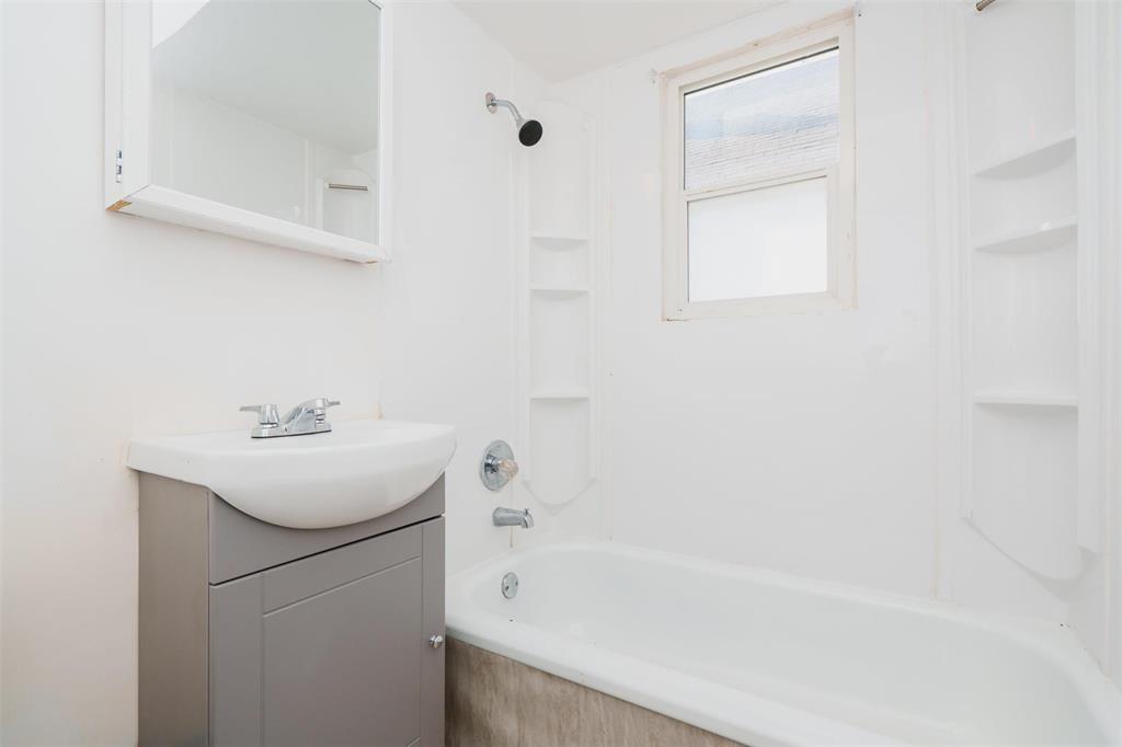 845 Dominion Street, Winnipeg, Manitoba  R3G 2N5 - Photo 12 - 202527867