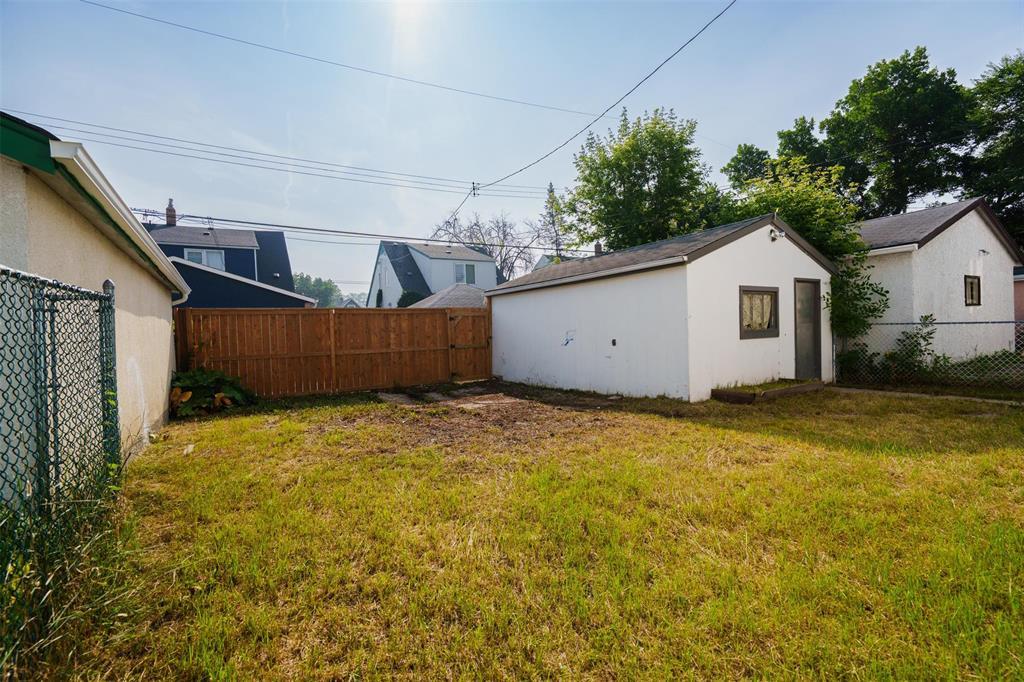 845 Dominion Street, Winnipeg, Manitoba  R3G 2N5 - Photo 18 - 202527867