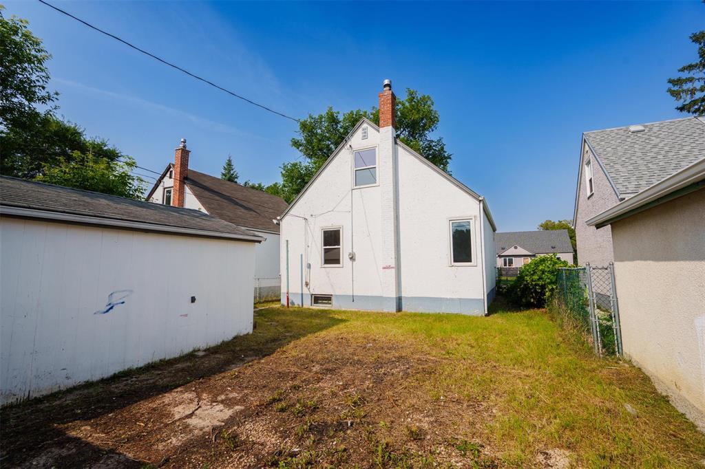 845 Dominion Street, Winnipeg, Manitoba  R3G 2N5 - Photo 19 - 202527867