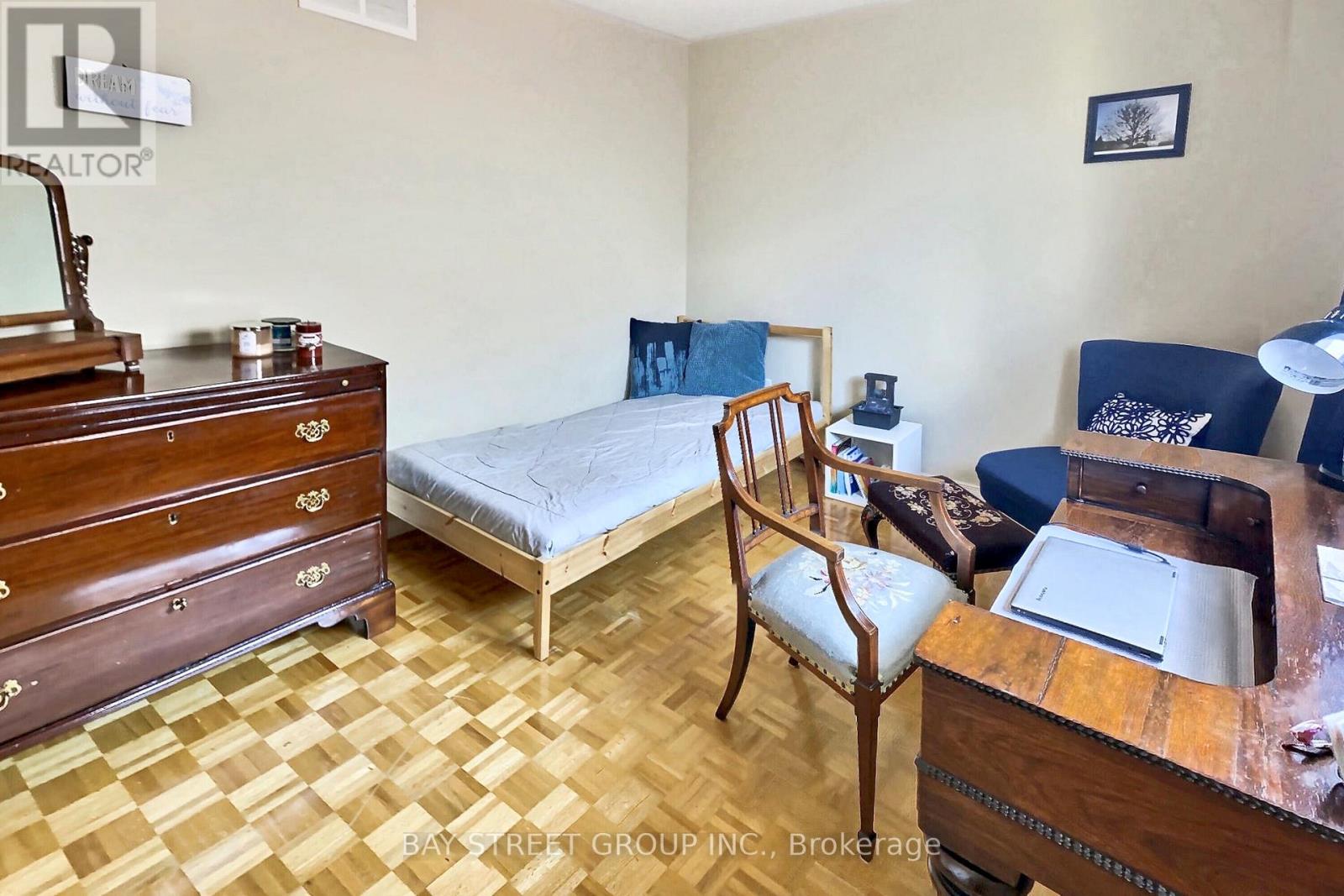 920 College Manor Drive, Newmarket, Ontario  L3Y 8G9 - Photo 12 - N12510878