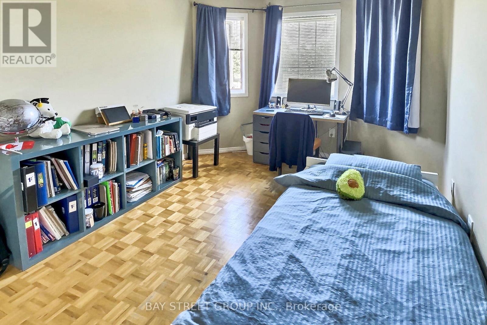 920 College Manor Drive, Newmarket, Ontario  L3Y 8G9 - Photo 13 - N12510878