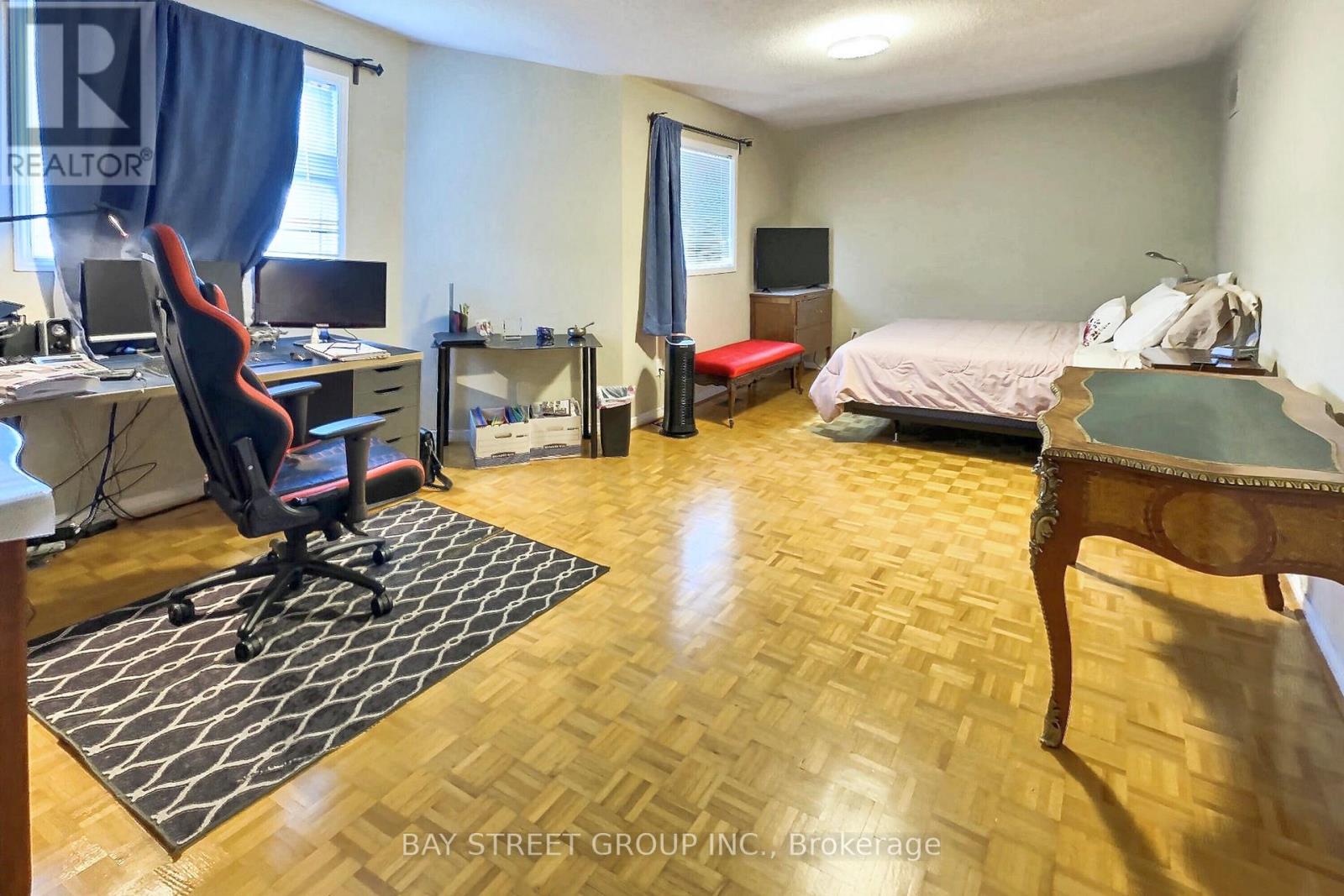 920 College Manor Drive, Newmarket, Ontario  L3Y 8G9 - Photo 8 - N12510878