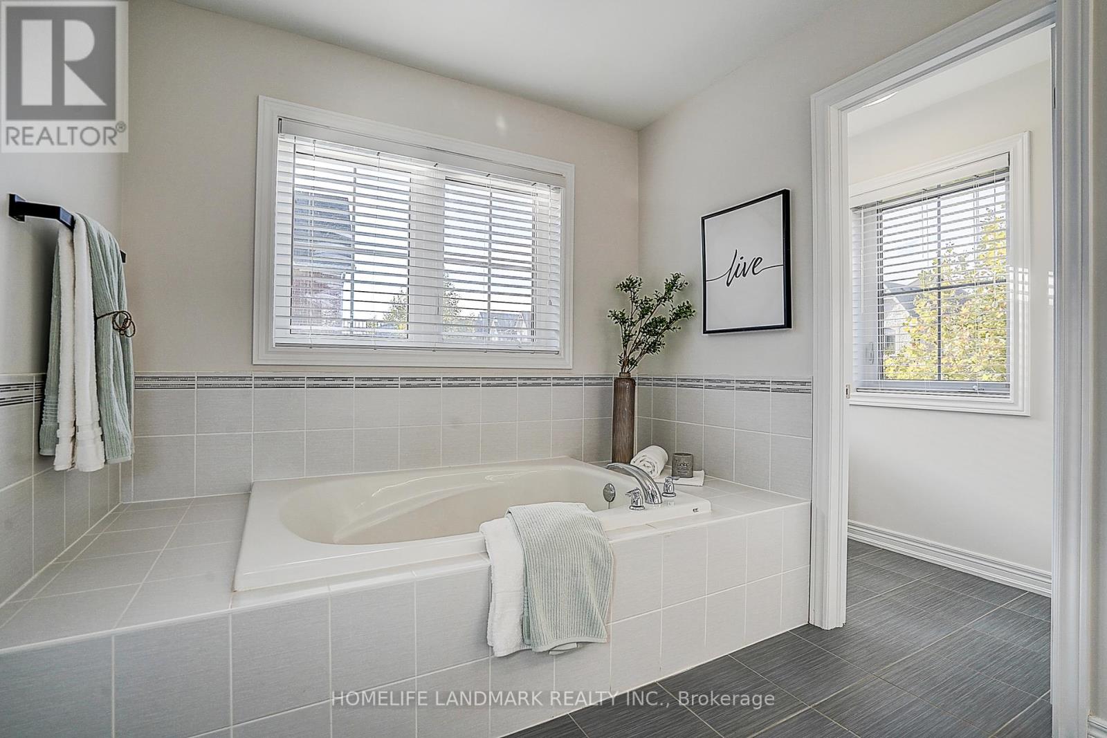 174 Sharon Creek Drive, East Gwillimbury, Ontario  L9N 0P9 - Photo 37 - N12510894