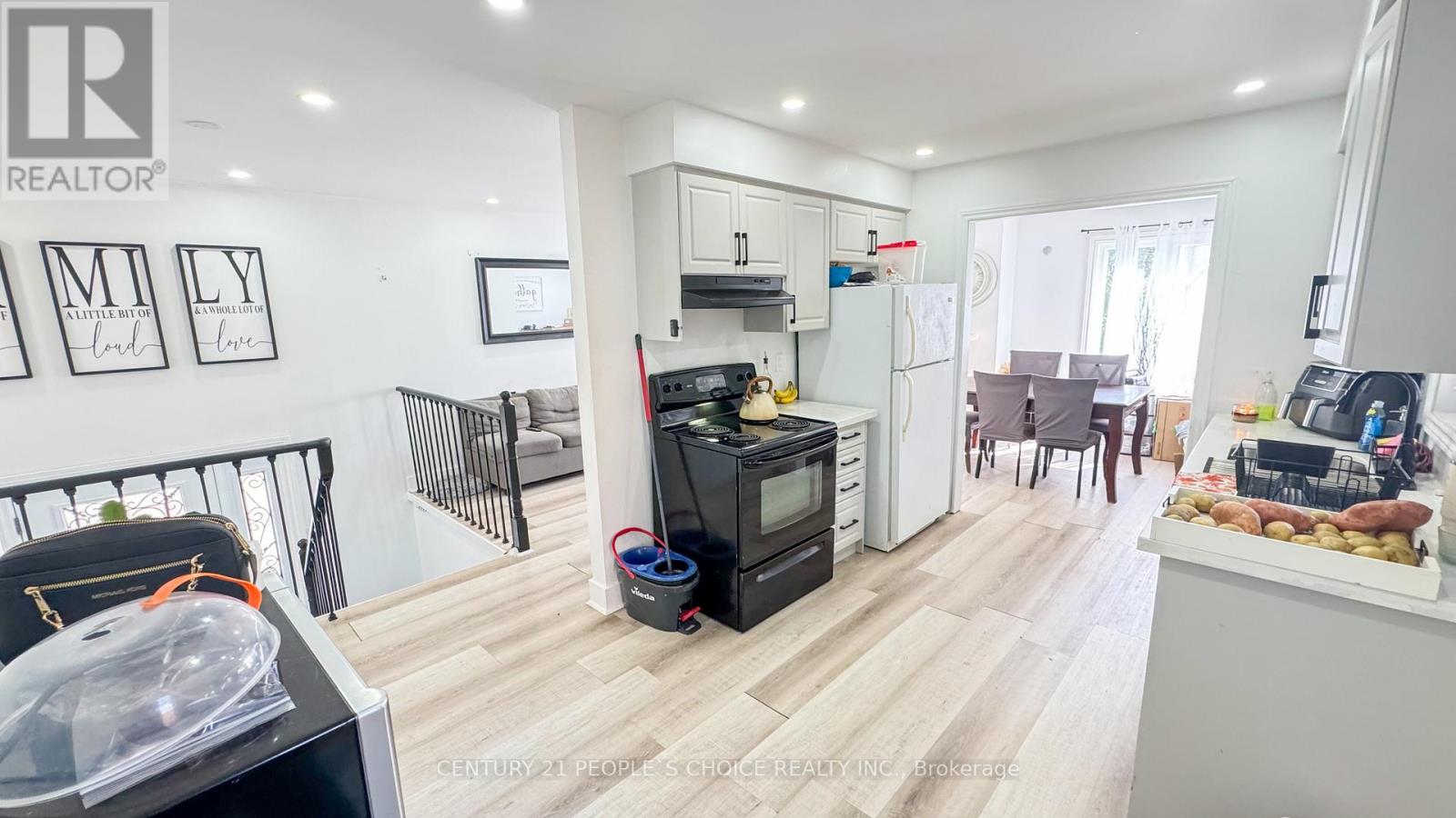 18 Ward Drive, Barrie (Painswick North), Ontario  L4N 7N9 - Photo 16 - S12510922