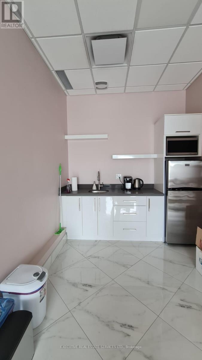 214 - 20 Maritime Ontario Boulevard, Brampton, Ontario  L6S 0C2 - Photo 7 - W12510930