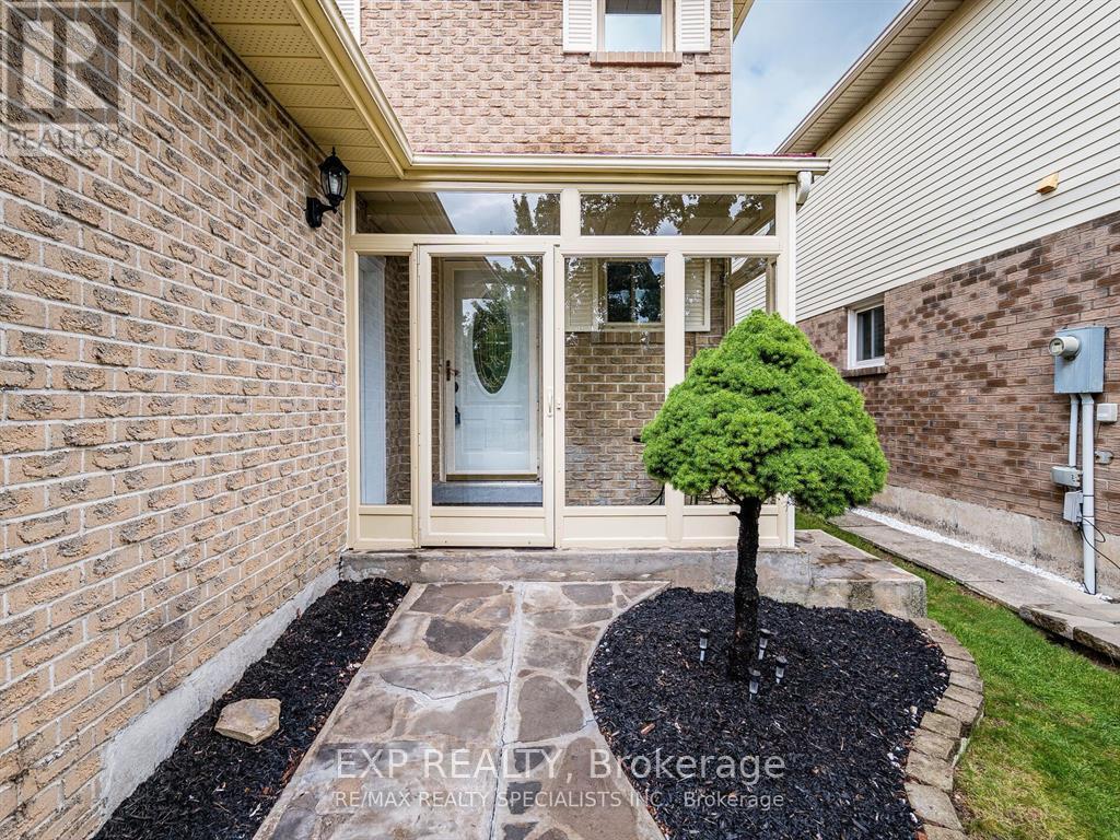 3137 Osbourne Road, Mississauga, Ontario  L5L 4A1 - Photo 3 - W12510956