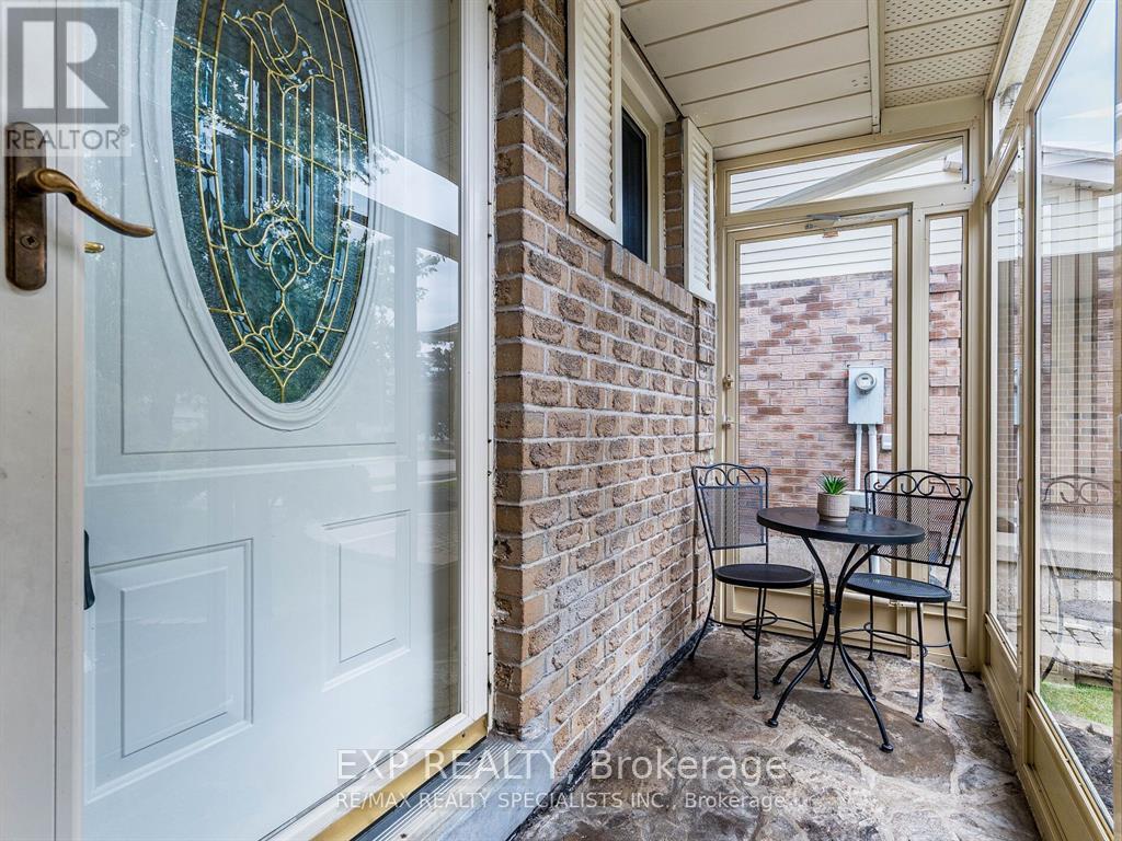 3137 Osbourne Road, Mississauga, Ontario  L5L 4A1 - Photo 4 - W12510956