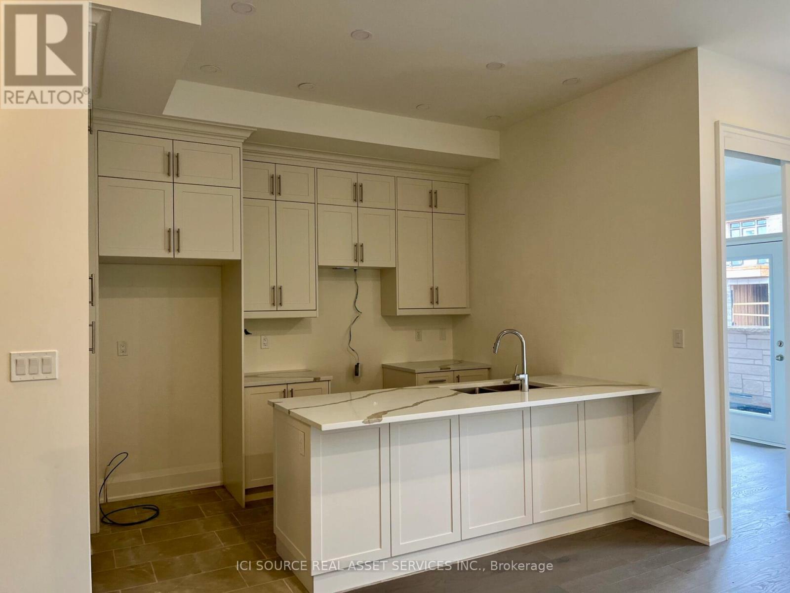 3322 Azam Way, Oakville, Ontario  L6M 5S2 - Photo 6 - W12510976