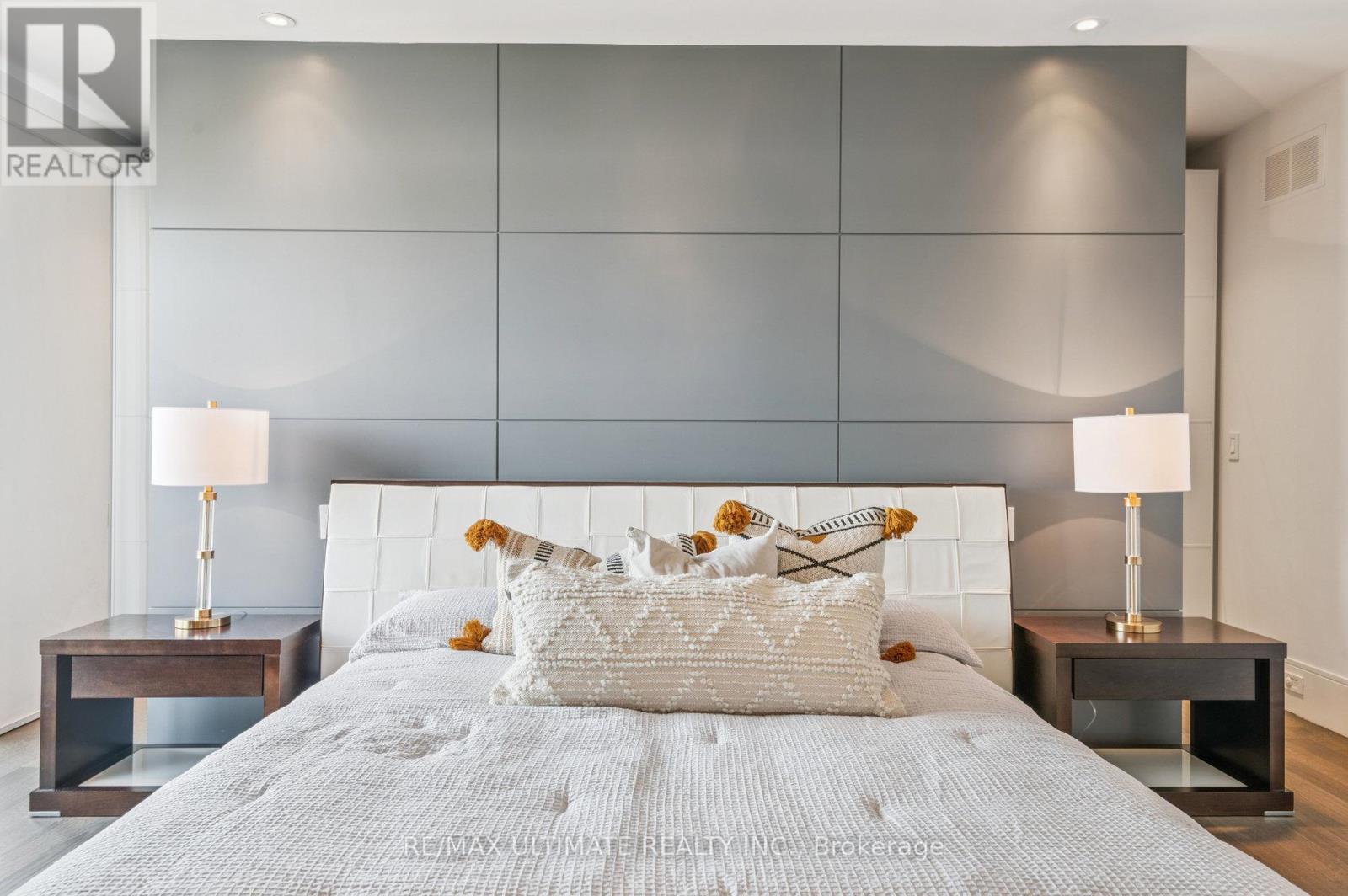 1139 Glengrove Avenue W, Toronto, Ontario  M6B 2K5 - Photo 16 - W12379904