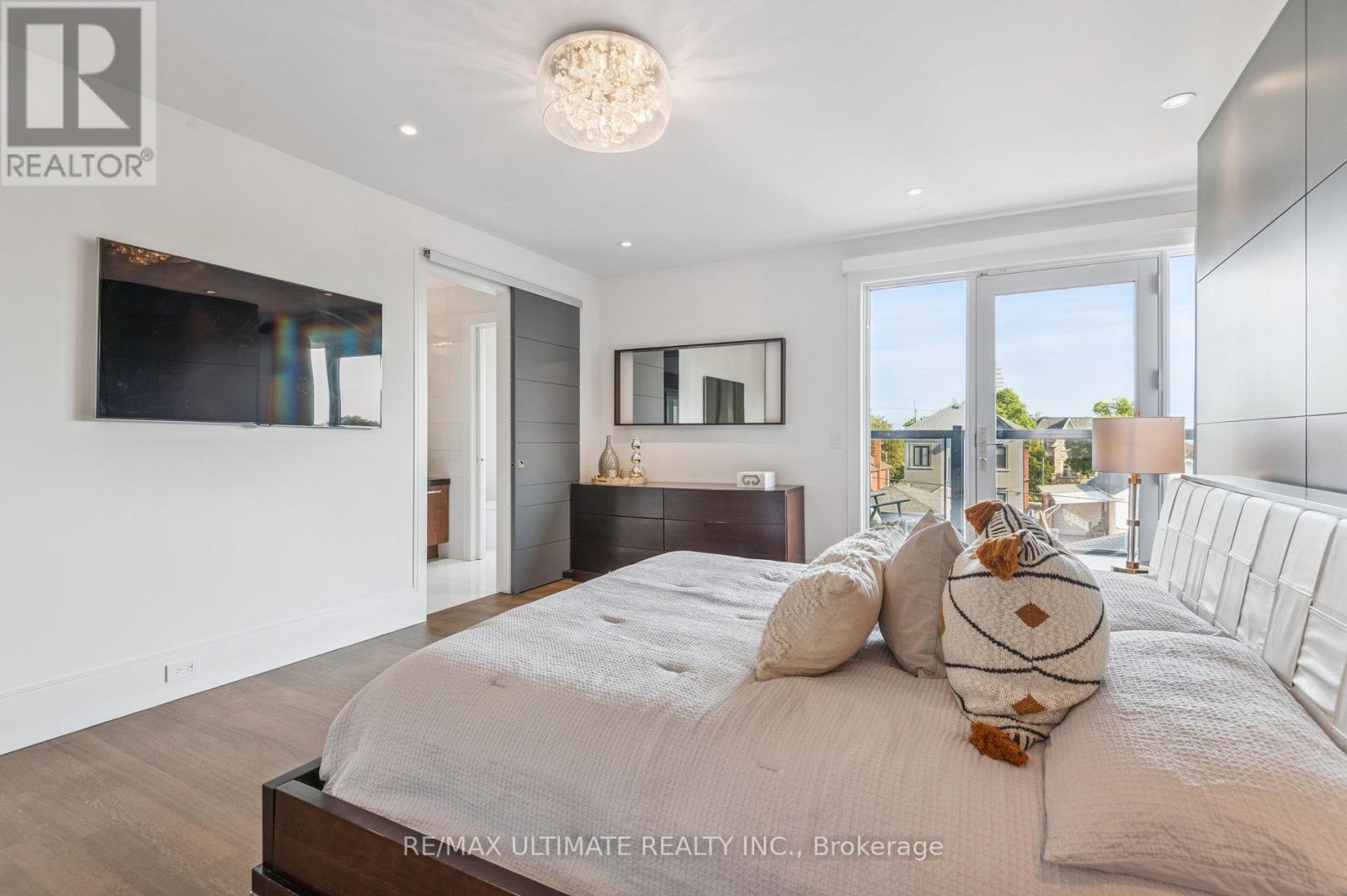 1139 Glengrove Avenue W, Toronto, Ontario  M6B 2K5 - Photo 17 - W12379904