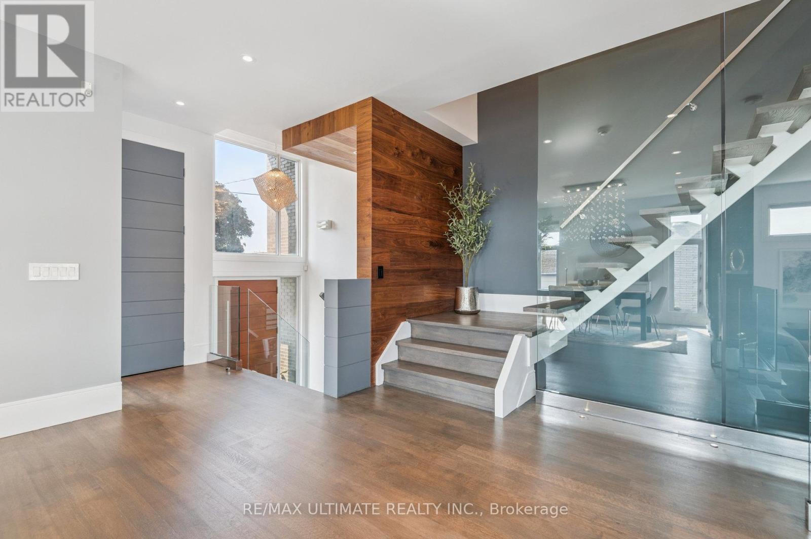 1139 Glengrove Avenue W, Toronto, Ontario  M6B 2K5 - Photo 4 - W12379904