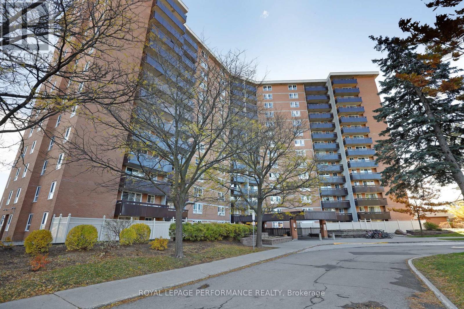 810 - 2020 Jasmine Crescent, Ottawa, Ontario  K1J 8K5 - Photo 4 - X12510986