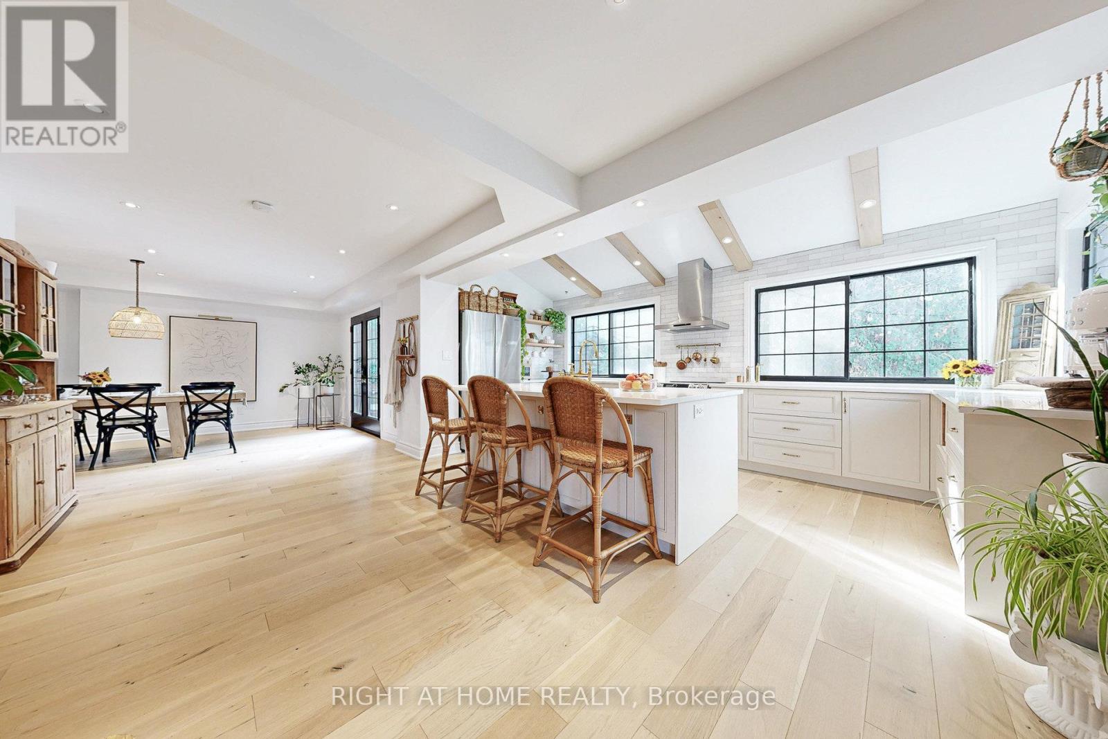 24 Cummings Court, Markham, Ontario  L3T 6S3 - Photo 9 - N12465849