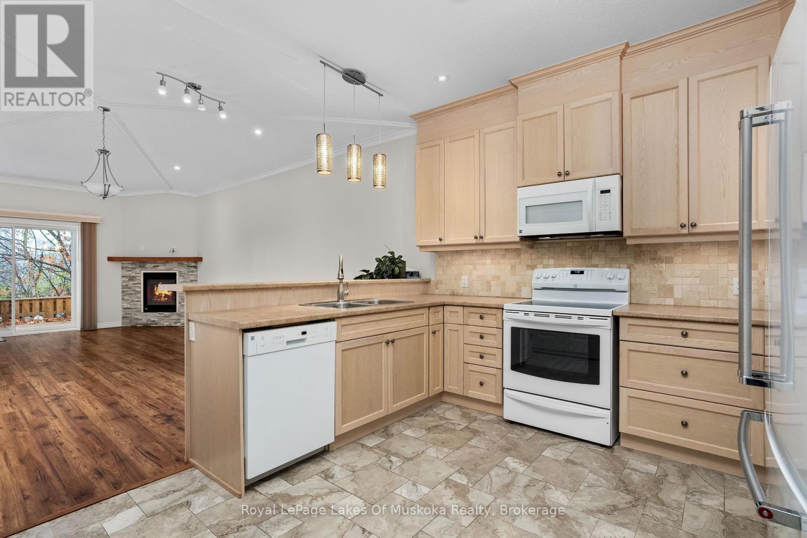 8 - 5 Jordan Lane, Huntsville, Ontario  P1H 1K9 - Photo 12 - X12511016