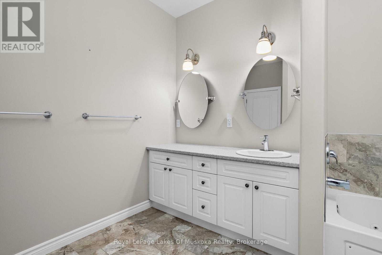 8 - 5 Jordan Lane, Huntsville, Ontario  P1H 1K9 - Photo 17 - X12511016