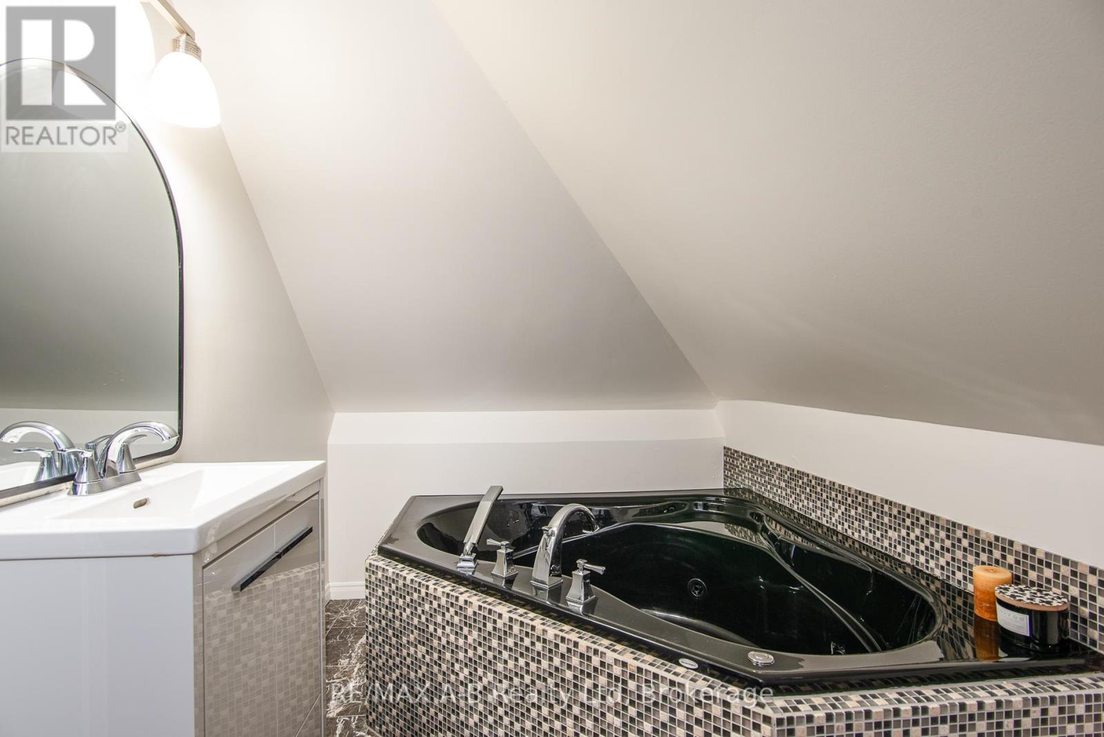 131 Mill Street, Kitchener, Ontario  N2M 3P7 - Photo 30 - X12511034