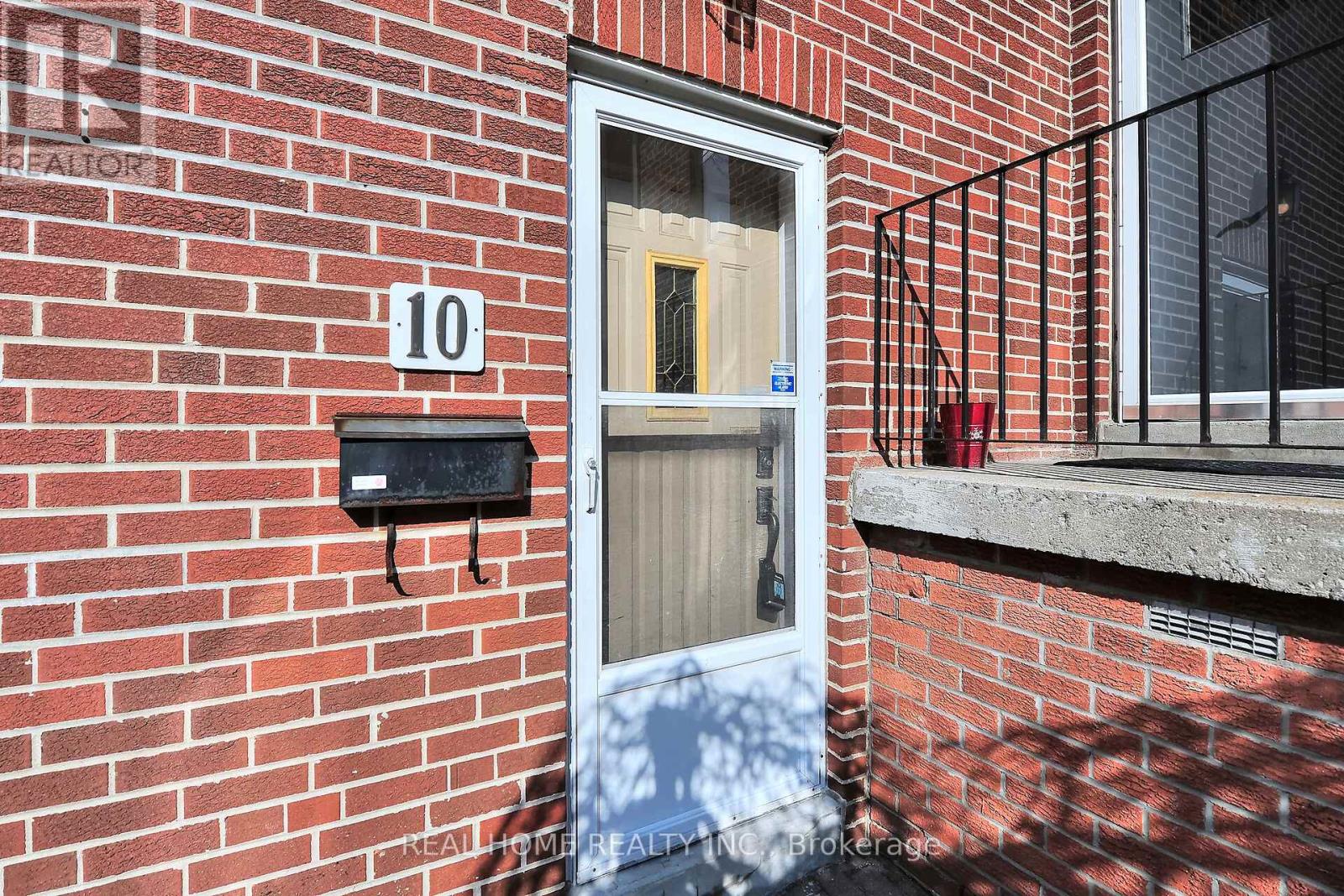 10 Farina Mill Way, Toronto, Ontario  M2L 1S1 - Photo 3 - C12511008